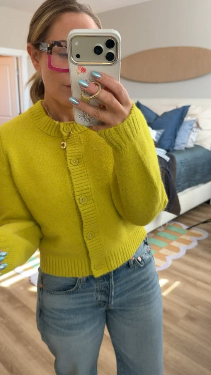 Okay but I don’t hype denim unless it’s GOOD. These look designer, the fit is chef’s kiss, and they’re under $40 which feels illegal. The wash, the length, the wide leg… everything is giving $$$ without the price tag. As your mom friend, I’m telling you don’t overthink these.

#LTKmomlife #LTKSpringSale #LTKootd