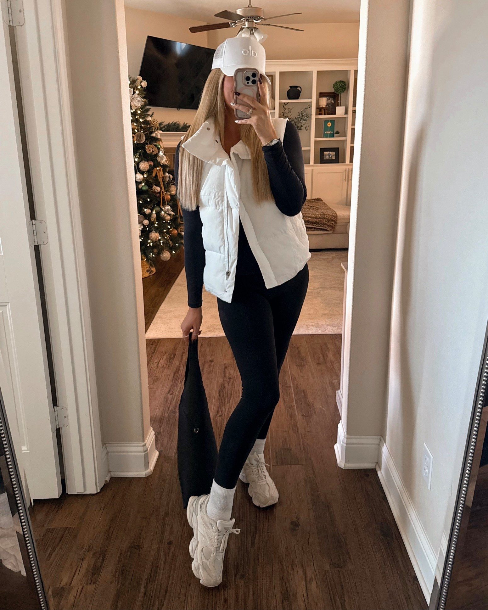 Easy Amazon outfit!
Easy ways to style black leggings

#LTKootd #LTKHoliday #LTKFindsUnder50