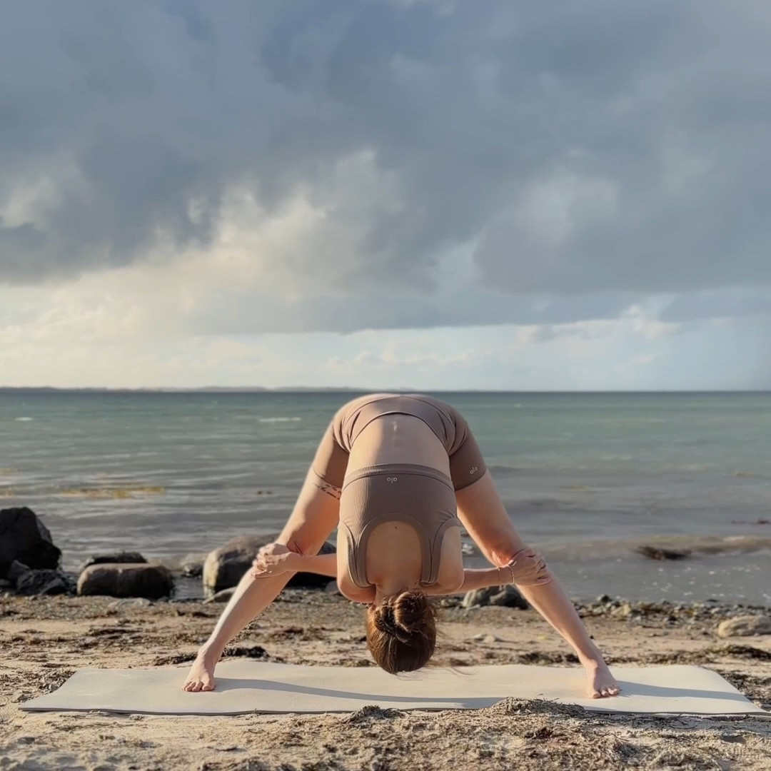 Yoga at Sunset 🌅 This is one of my favorite colors from Alo yoga!

#LTKFitness #LTKeurope #LTKSeasonal