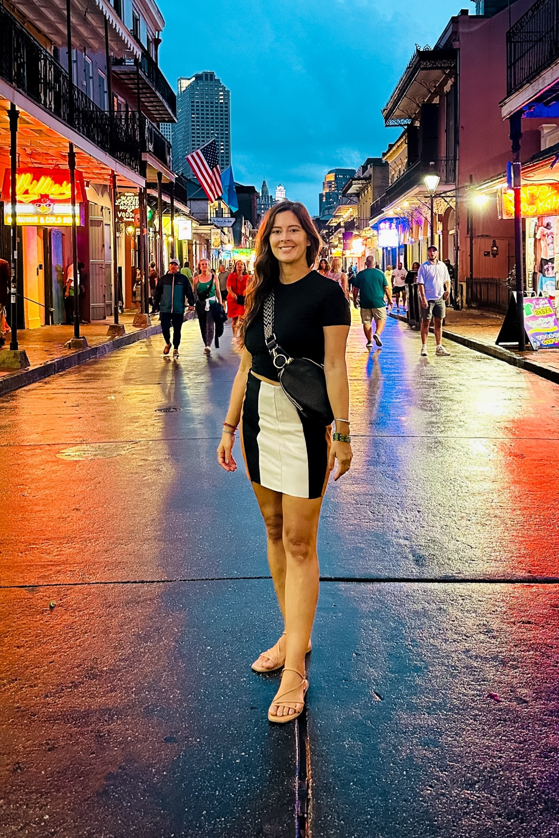 Neutral pencil skirt with a luxurious crossover bag for a night out in town. This pencil skirt was a hit and my cross over bag kept my things protected. 

#LTKStyleTip #LTKTravel #LTKOver40