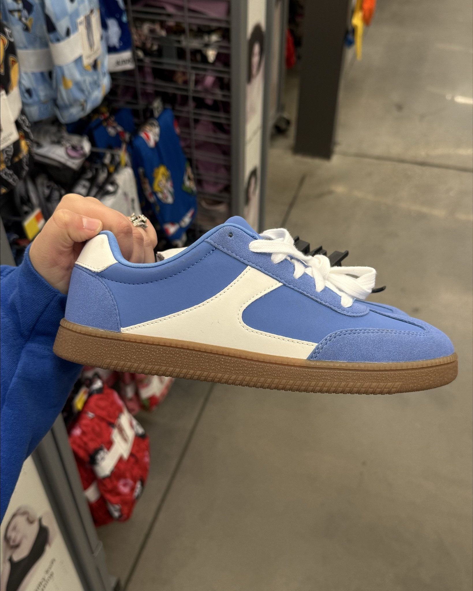 Addias dupeeee Walmart affordable sneakers! 🩵🫐✨🫶🏼 

#walmartshoes #walmartfinds #walmarthaul 