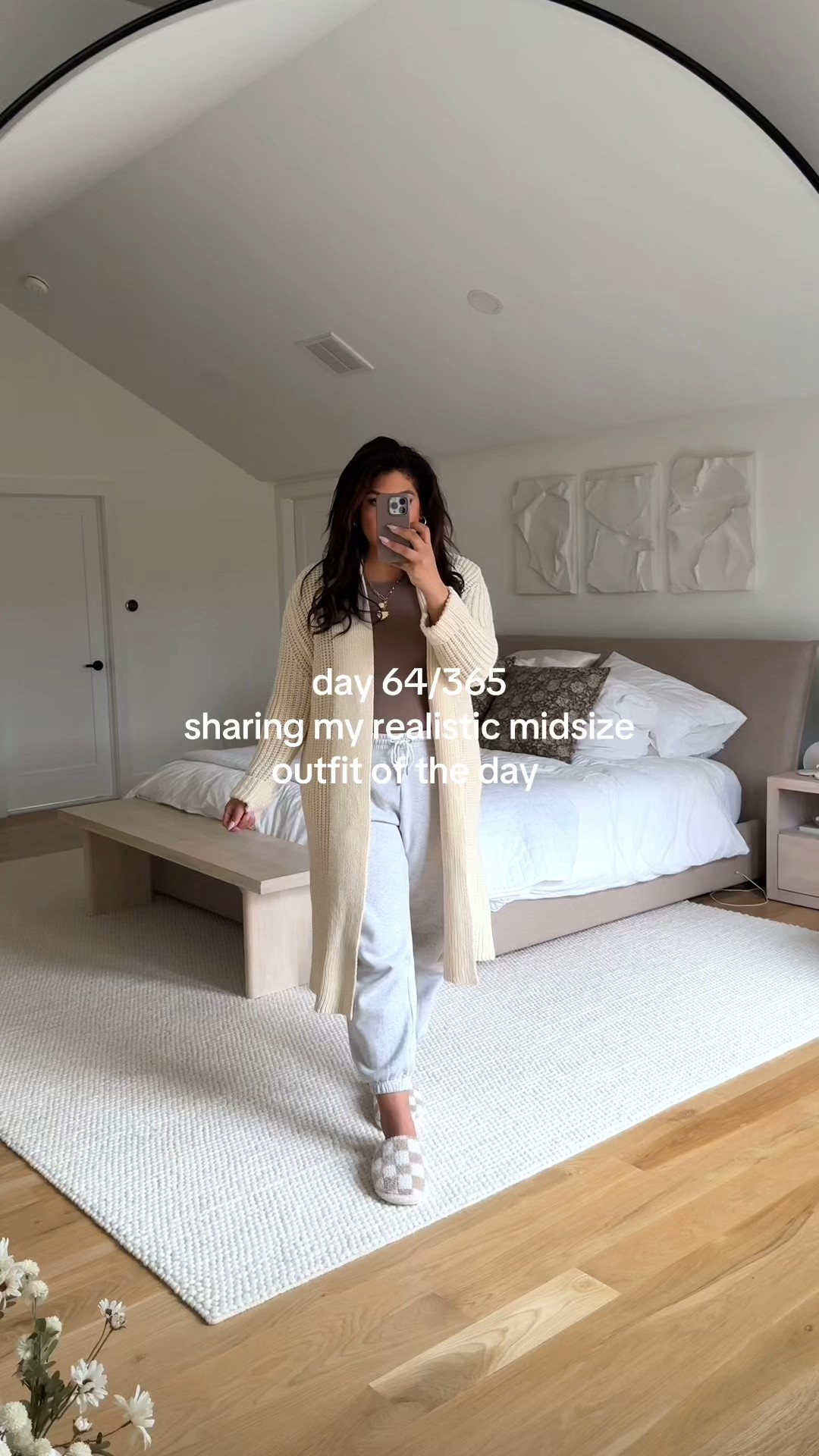 OOTD: day 64/365 of sharing my realistic midsize outfit of the day! favorite bodysuit & sweatpants ftw 🙌🏽 XL with bodysuit, XL chunky knit cardigan, & XL bottom — I’m 5’9” 38D size 12/xl! ♡



#LTKSeasonal #LTKMidsize #LTKWatchNow