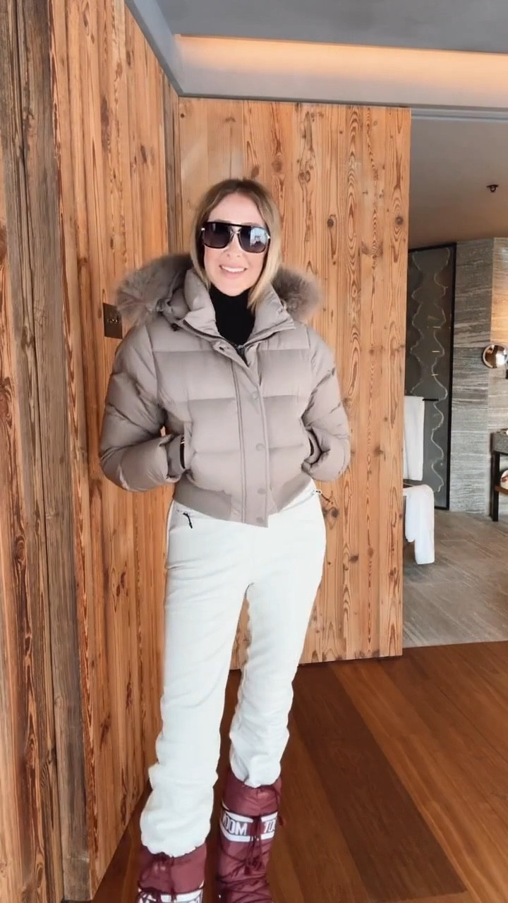 Ski outfit 
Gorgeous and warm ski outfit that I wore in Switzerland.
Fits true to size and I’m wearing size small 
Ski outfit 
Winter outfit 
Snow outfit 
Puffer jacket 
Apres sweater 
Moon boots 
Apres ski outfit 

#LTKootd #LTKgrwm #LTKU