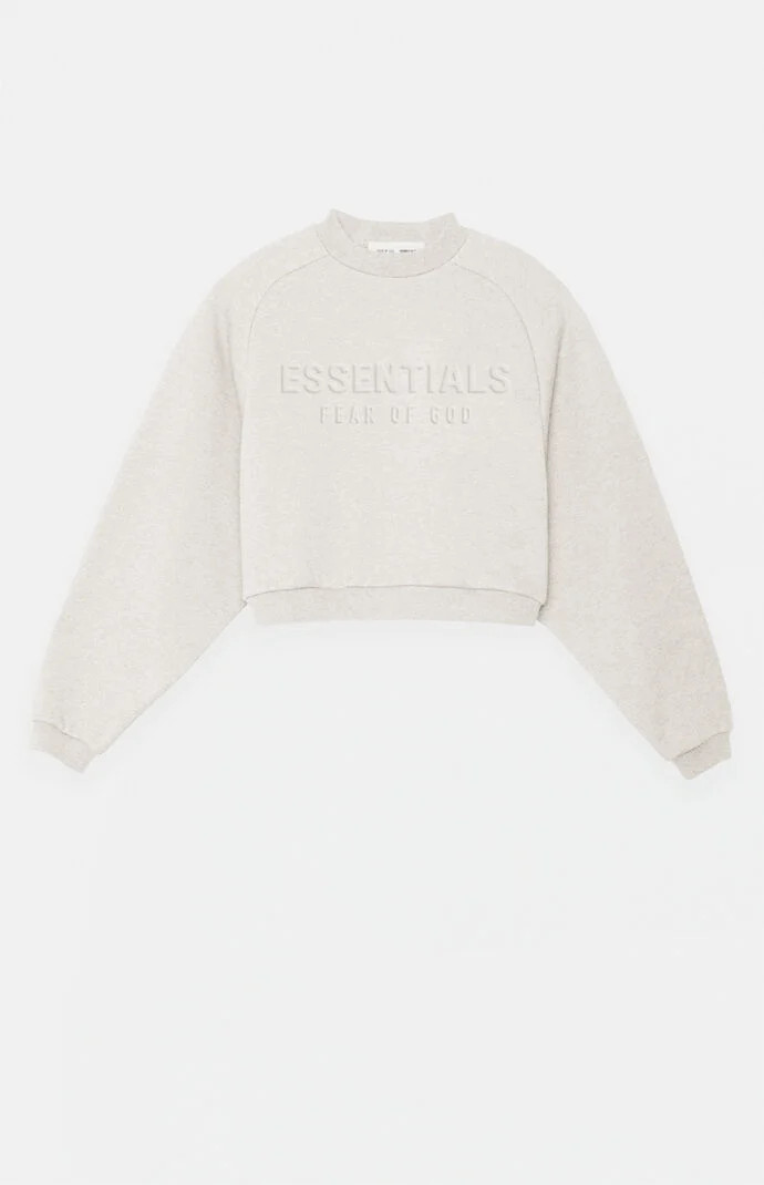 Fear of God Essentials Women's Heather Oatmeal '90s Embossed Raglan Cropped Crew Neck Sweatshirt - Size Medium | PacSun