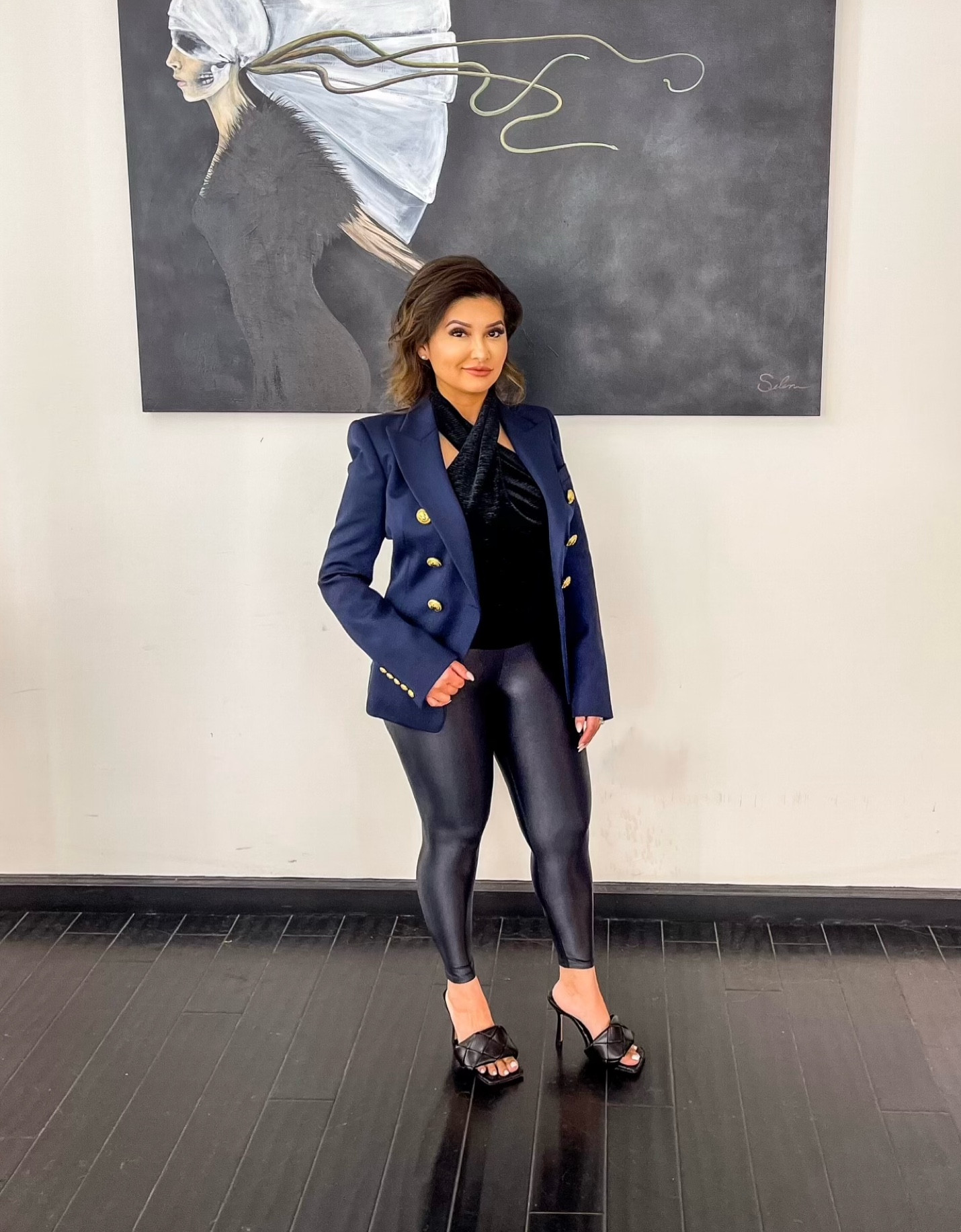 Blazer style for the season and navy is a favorite neutral. The oversized look is super trendy right now (and I love it), but refined fit will never go out of style. I’ve linked my exact blazer as well as a couple better for budget versions. 💙🖤

#LTKSeasonal #LTKstyletip