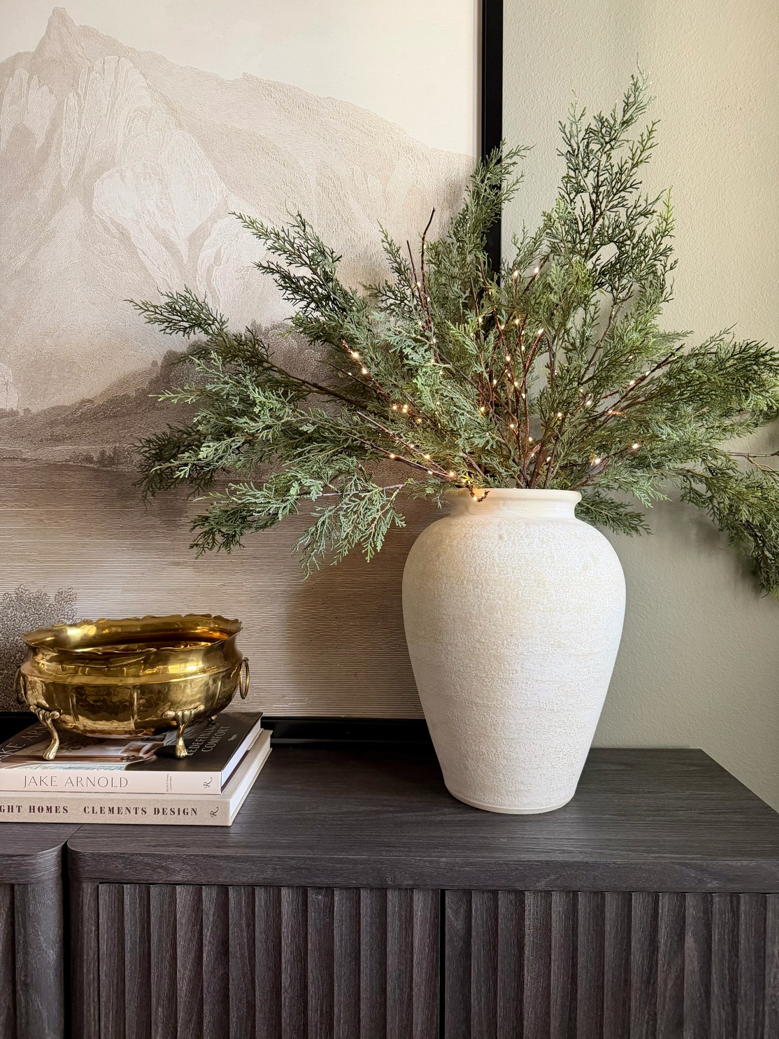 Twinkle lights in your faux stems are honestly perfect for ANY time of year! They create beautiful ambience in the nighttime low light 🥰✨

#homedecor #neutralhomedecor #fauxstems #twinklelights #consolestyling #modernhomedecor #magnolia #brass

#LTKFindsUnder100 #LTKHome #LTKSeasonal