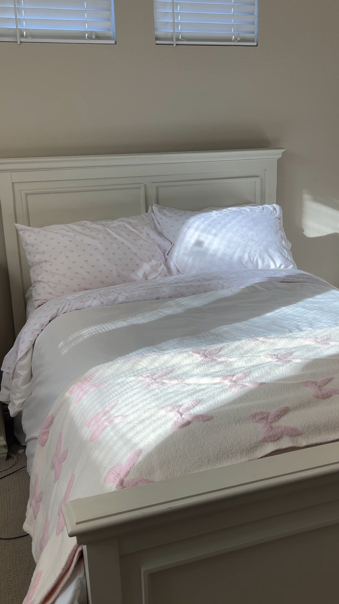 Bow bedding - throw blanket is from TJ Maxx but linking similar options below

#LTKStyleTip #LTKHome #LTKFindsUnder50