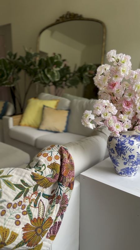 The softest reversible cotton throw 💕


Mother’s Day gift, home decor, living room 

#LTKVideo #LTKStyleTip #LTKHome