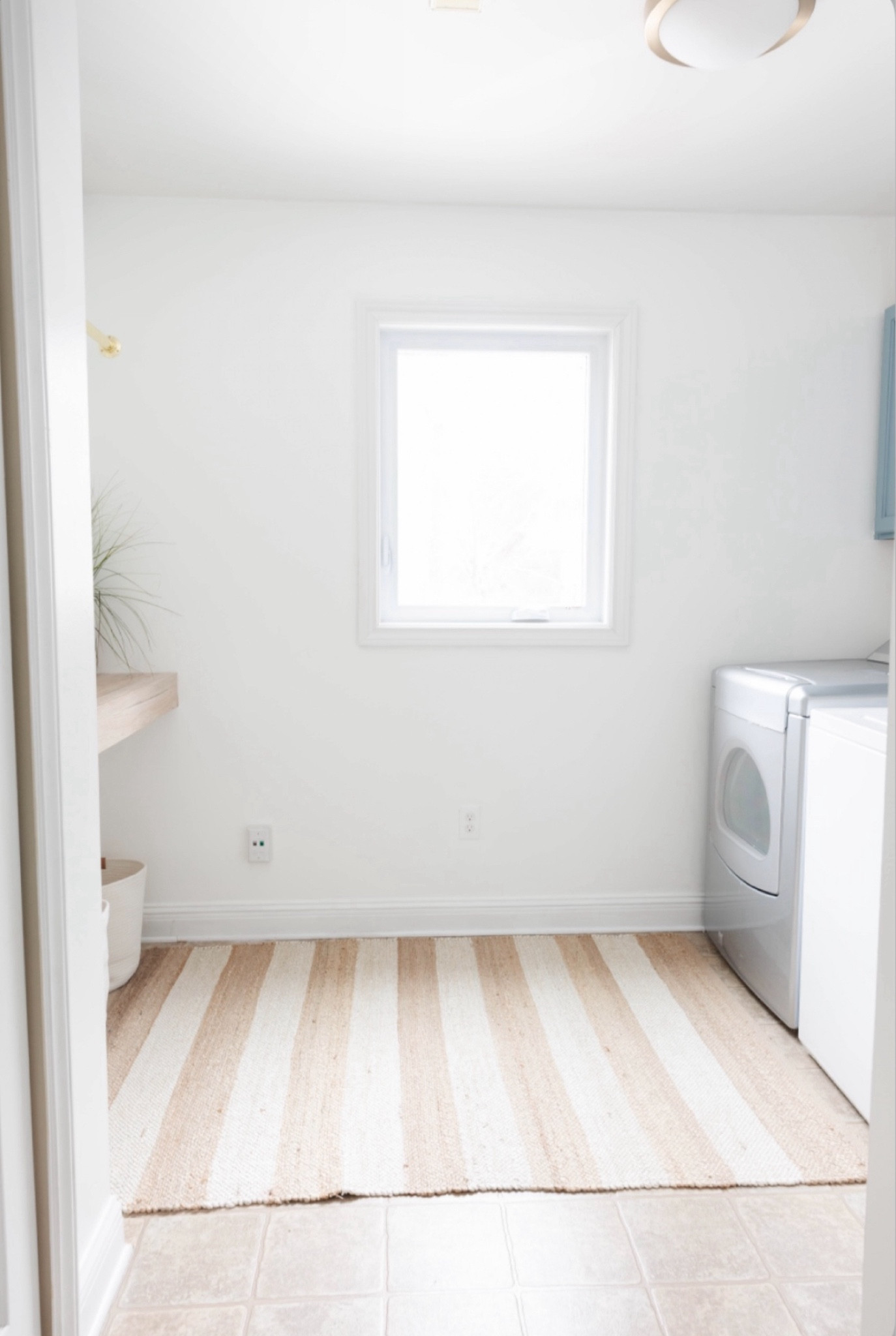 I updated my laundry room and turned it into the coastal laundry room of my dreams on a budget with the help of Wayfair! This jute striped rug anchors the space and adds the coastal charm that I love! @wayfair #wayfair #wayfairpartner


#LTKHome #LTKSaleAlert #LTKFindsUnder100