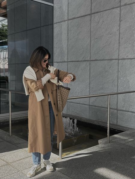 Trench: old Everlane. Linking similar 
Jeans: Everlane. Tts
Sneakers: Onitsuka

