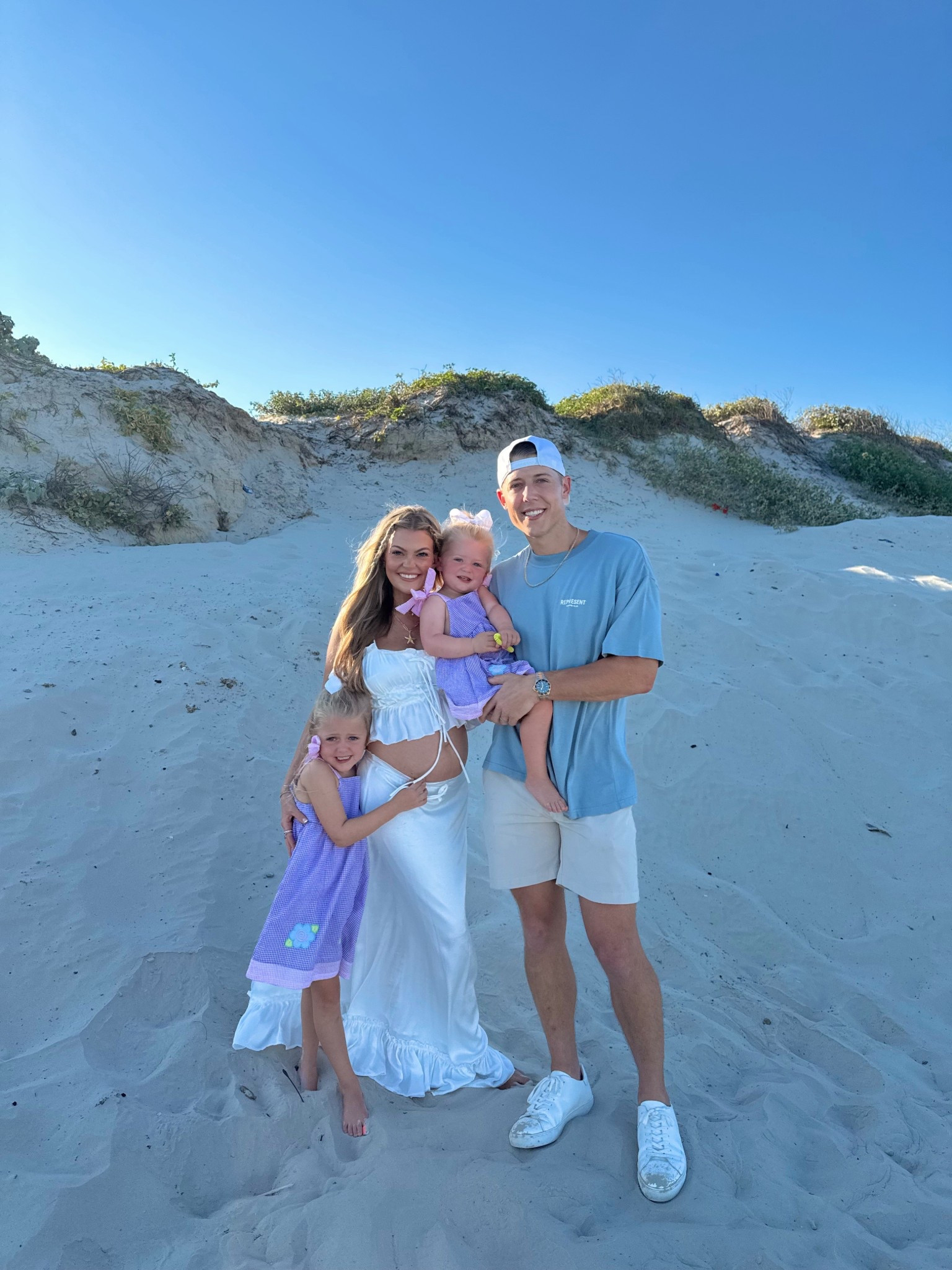 ended out summer right with a fire pit & s’mores on the beach! I bought this set before I was pregnant, but it works perfect with the bump (wearing size small)

electric picks code: JESS20

family beach pictures, vacation, bump friendly, pregnant, 2nd trimester, maternity, men’s inspo

#LTKBump #LTKMens #LTKFindsUnder100