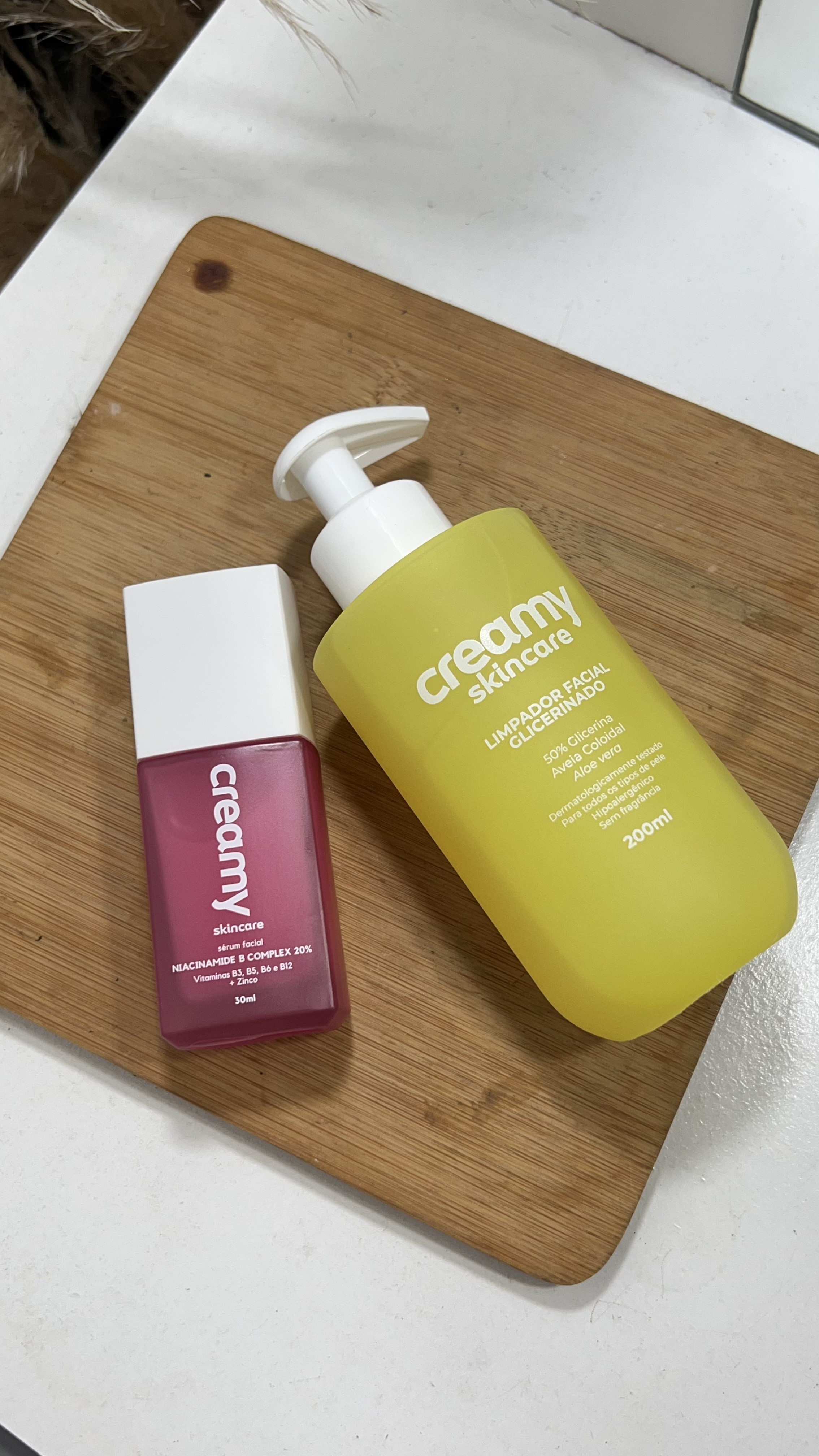 Limpador Facial Glicerinado da Creamy é formulado com uma alta concentração de glicerina, 50%, um ingrediente versátil e altamente benéfico.

Niacinamida: Sérum Ultraconcentrado Creamy Niacinamide B Complex 20% possui um blend de vitaminas (B3, B5, B6, B12 e E) que age no fortalecimento da barreira cutânea, garante também a uniformização da pele e o aumento da hidratação, além de ajudar a aliviar a sensação de desconforto e sensibilidade

#LTKfamilia #LTKbeleza #LTKbrasil