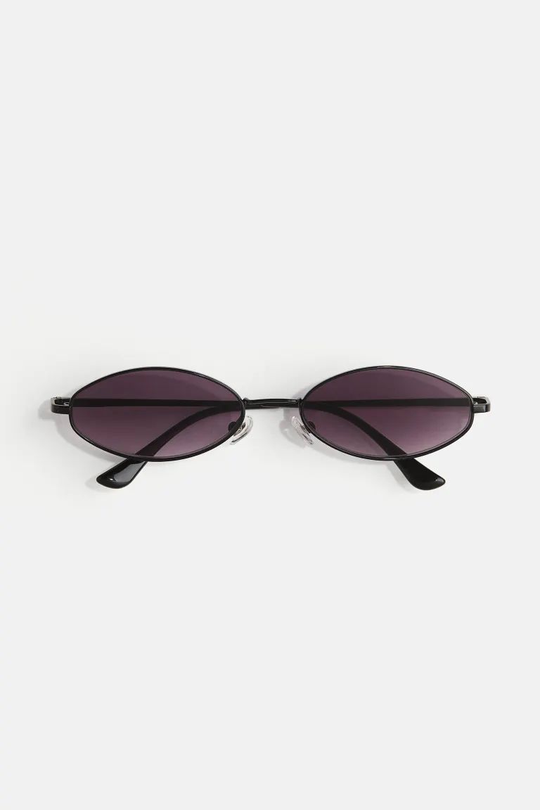 Sunglasses with case and cleaning cloth - Black - Ladies | H&M GB | H&M (UK, MY, IN, SG, PH, TW, HK)