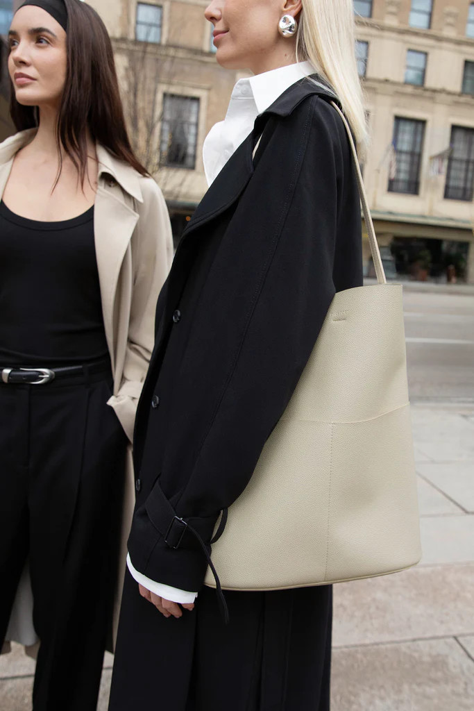 VEGAN LEATHER TOTE BAG | OAK + FORT