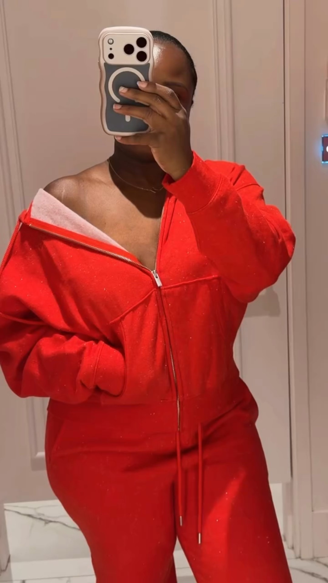 Can’t lie the black set is my favorite 🖤

Red Fleece hoodie: M
Fleece pant: S
Zip up jacket: XS
Black leggings: S

#thatgrlmo #fitchecks #highlowfashion #whoswearingwhat #everydaygirl

#LTKSaleAlert #LTKfitnessgoals #LTKValentine