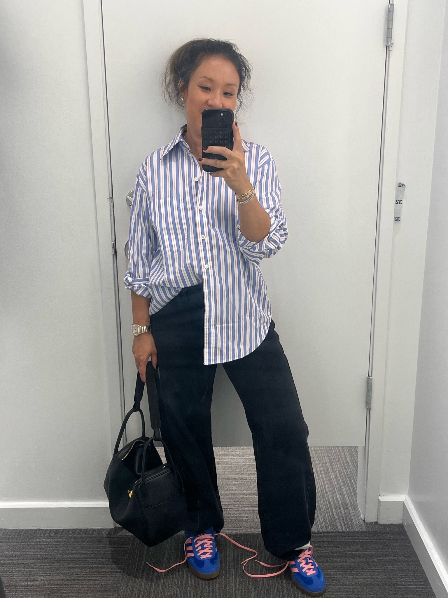 Fall ready. Easy shirt. I’m wearing an xxs. Barrel jeans. Size 25. I’m 5’2” for length reference.

#LTKootd #LTKmomlife #LTKdayinmylife