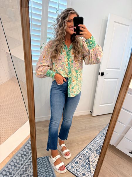 Obsessed with this outfit!
These jeans are a major splurge but worth it! I have never in my life put on softer, stretchier, more comfier denim. Seriously! It’s insane. And sooo flattering too!!! I did a size 2. Lots of stretch! If you’re in between, go down.

Small shirt — isn’t this GORGEOUS!! Great for workwear or casual wear


Size 8 sandals (I go back and forth between 8/8.5 for reference!). 
