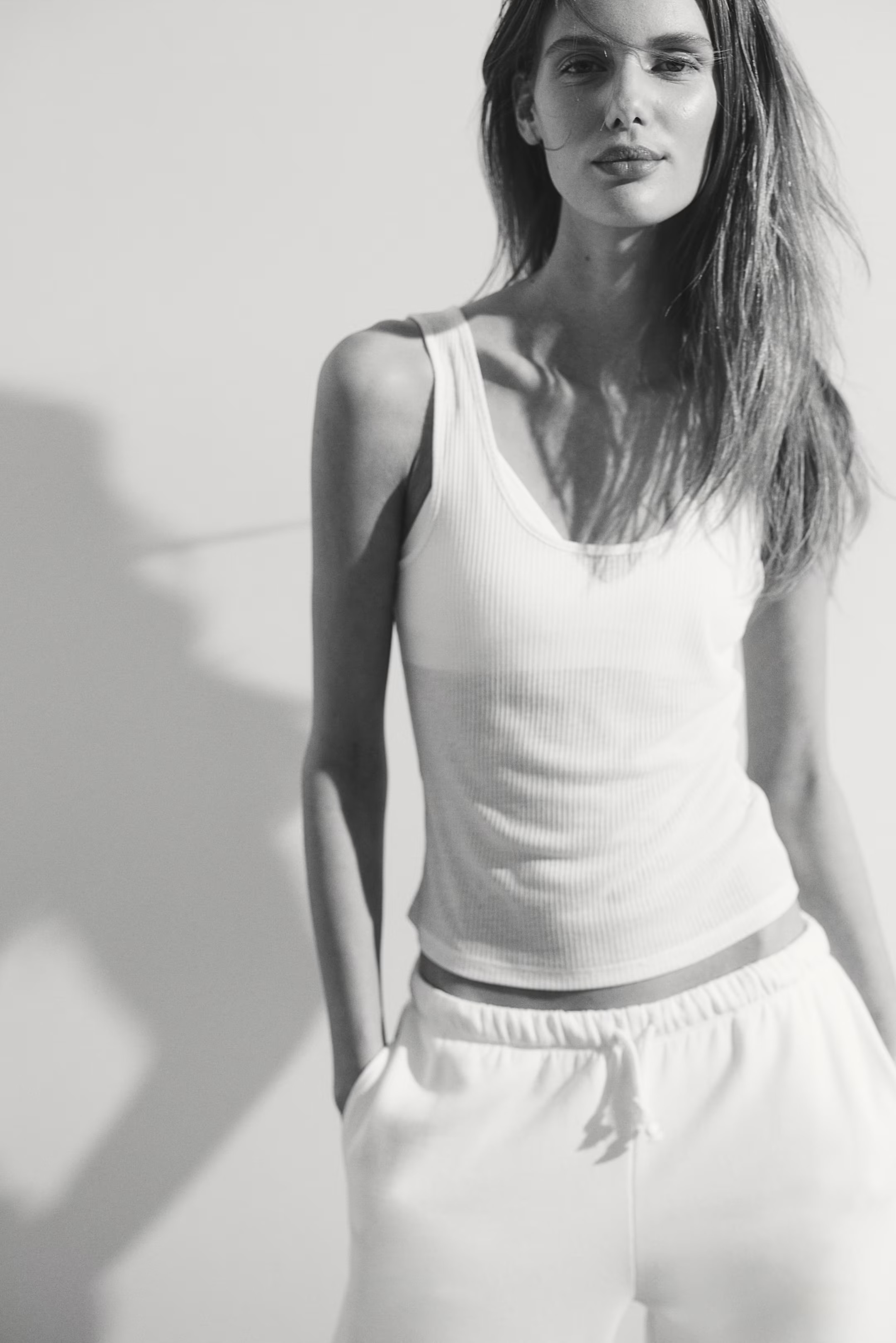 Durchscheinendes geripptes Tanktop | H&M (DE, AT, CH, NL, FI)