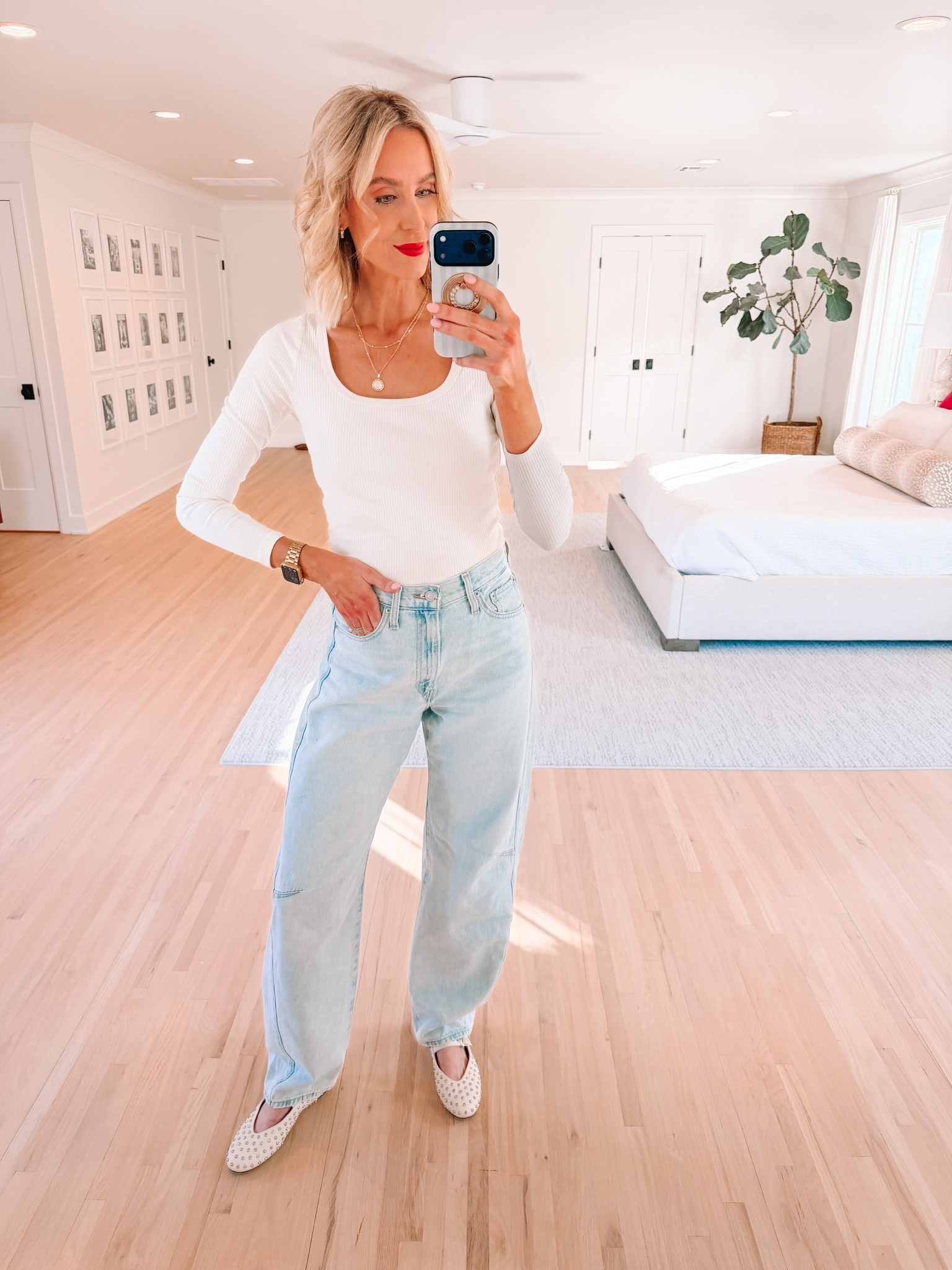 The best barrel jeans! 

Light wash denim / Long sleeve top / Spring outfit / Classic style 

#LTKFindsUnder50 #LTKFindsUnder100