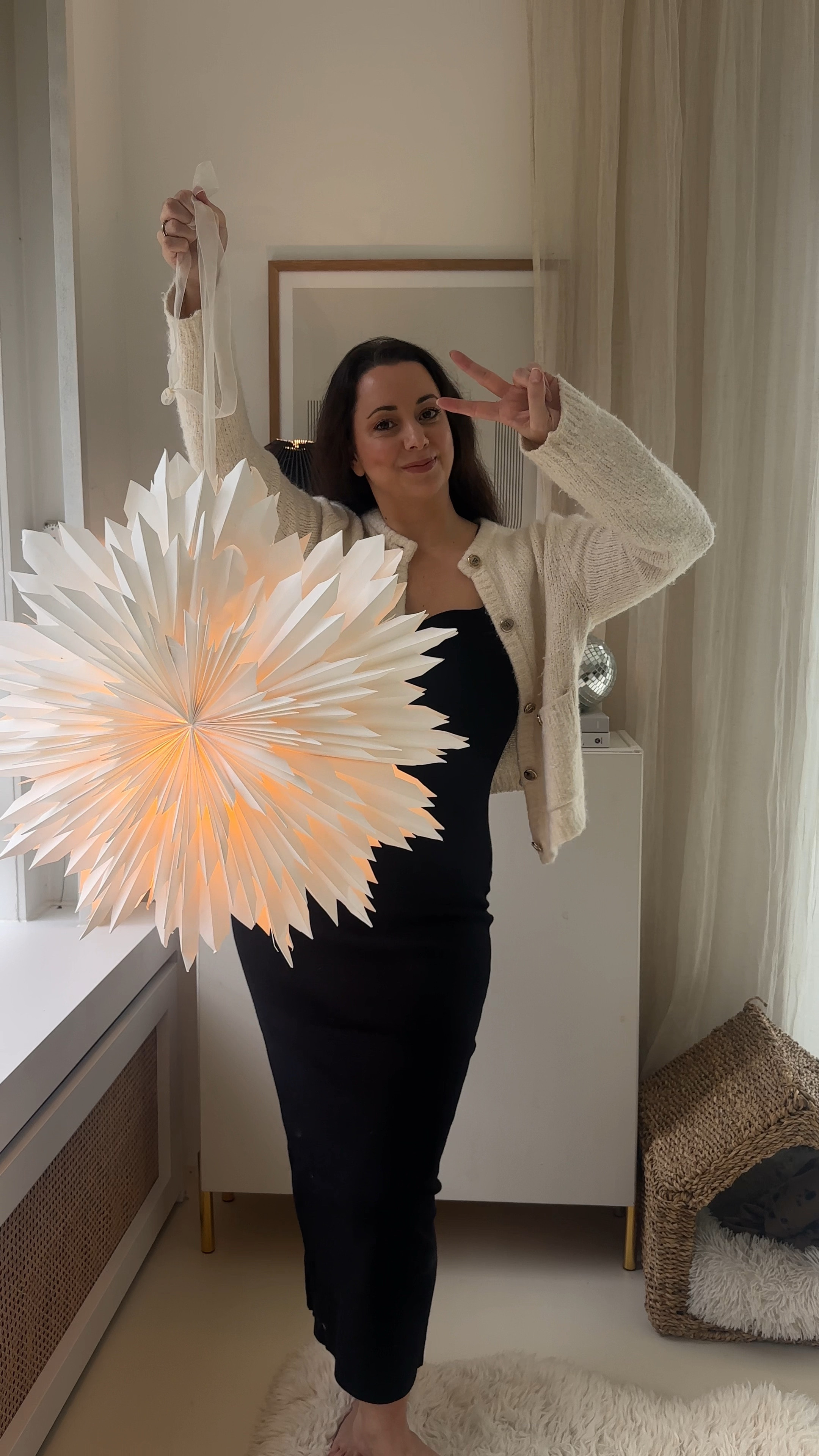 Akku Glühbirne für einen leuchtenden Papierstern ohne Strom 💡✨ #weihnachtsdeko #christmasdecor #papierstern #hack

#LTKdeutschland #LTKwinter #LTKeurope