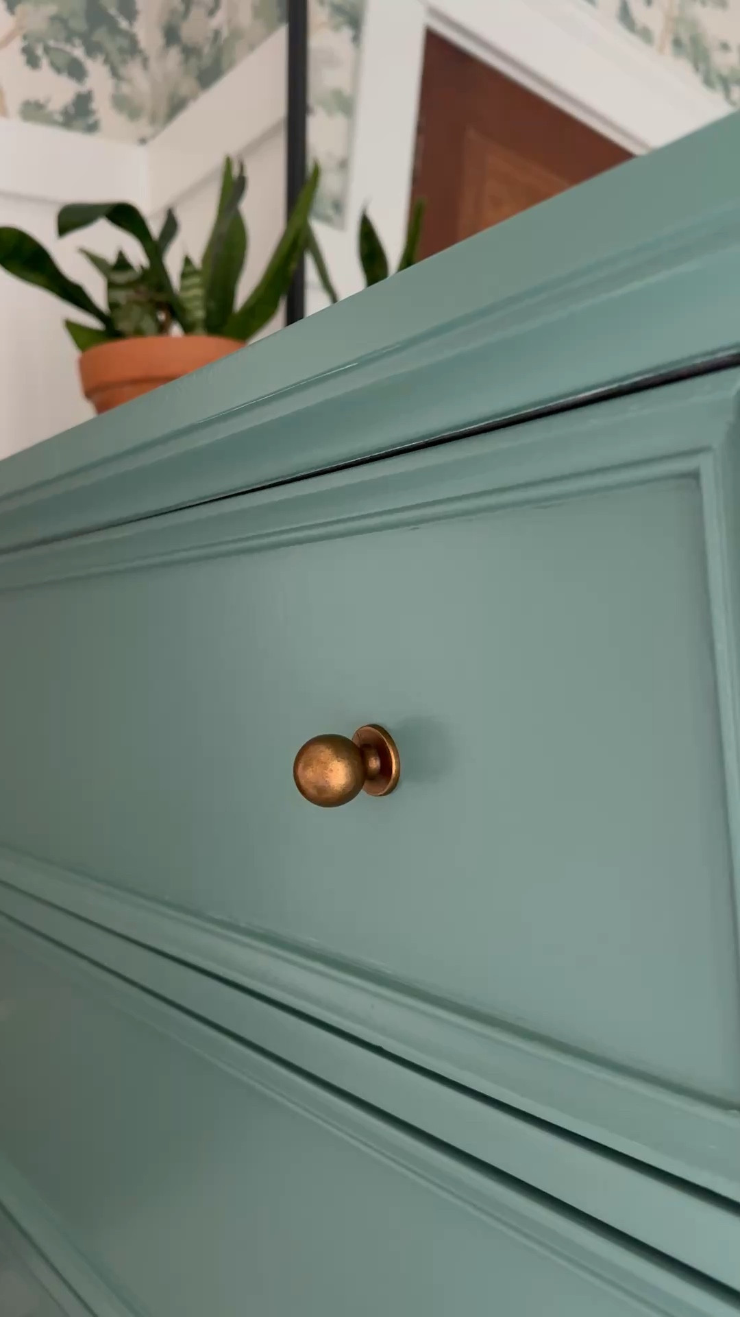 The curtesy Amazon knobs 😍