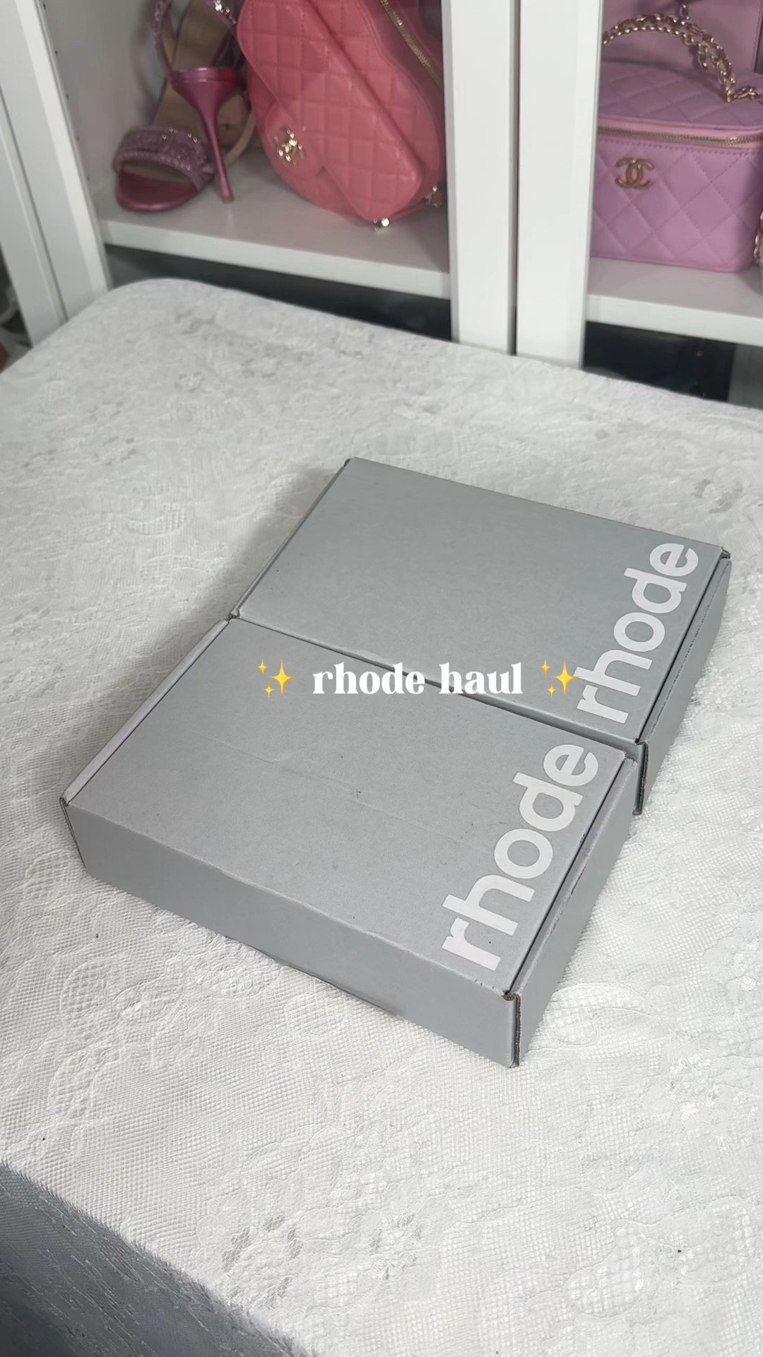 When you love something? Buy two of each color 💅🏼
And more. And the matching phone case. 😂 

Do not sleep on these… seriously I cannot stop applying this gloss. All. Day. 

Comment “rhode“ below for links 💅🏼🩷 

 
#rhode #rhodelip #rhodeskin #rhodeliptreatment #rhodeliptint #rhodelipgloss #rhodelippeptide #rhodelipcase #rhodehaul #need #bestlipgloss #bestlipbalm #beauty #beautyfinds #necessities #addicted #beiber #haileybeiber #justinbeiber

#LTKVideo #LTKFindsUnder50 #LTKBeauty