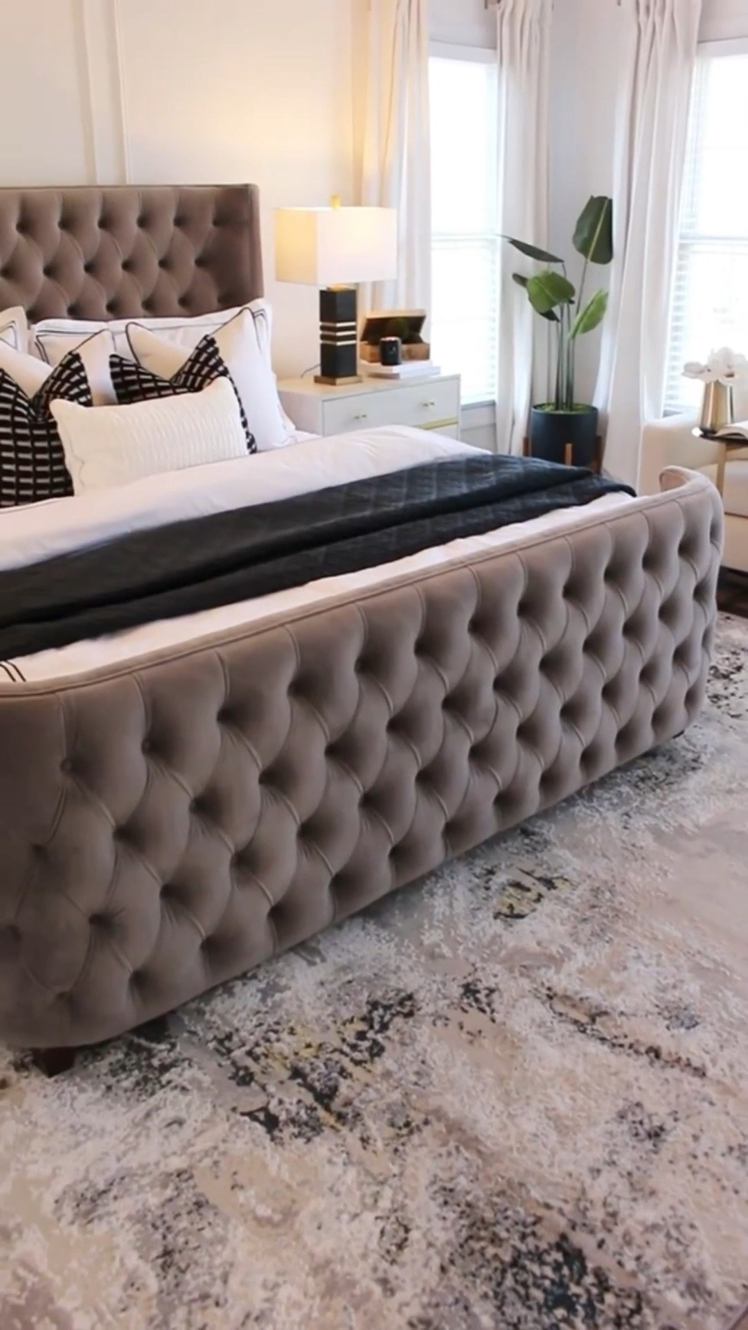Modern bedroom vibes #interiordesign

#LTKHome #LTKSaleAlert