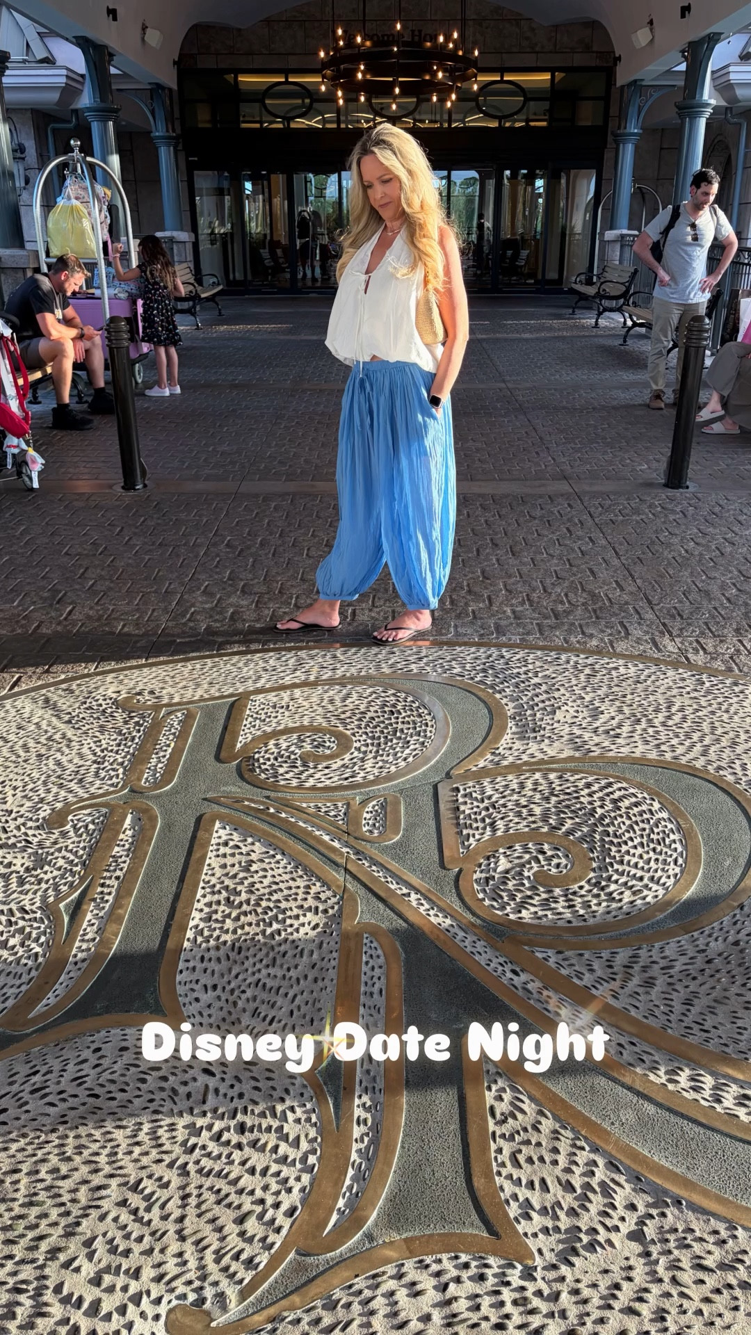 Flying Fish at Disney’s Boardwalk 🐟✨

Another Disney signature dining night… and this look 😍

Wearing the Free People Bubble “Have Fun” top + Playa Party balloon pants (both XS) — such a fun, flowy combo.

Styled with my square toe TKEES, Monday Swim Siracusa bag, and my Anthro glam collar necklace for a little extra.

Comfortable, elevated, and perfect for a Disney date night 😏

Everything linked in my LTK.


#LTKStyle #DisneyStyle #FlyingFish #BoardwalkStyle #FreePeople #LTKFinds

#LTKTravel #LTKdayinmylife #LTKOver40