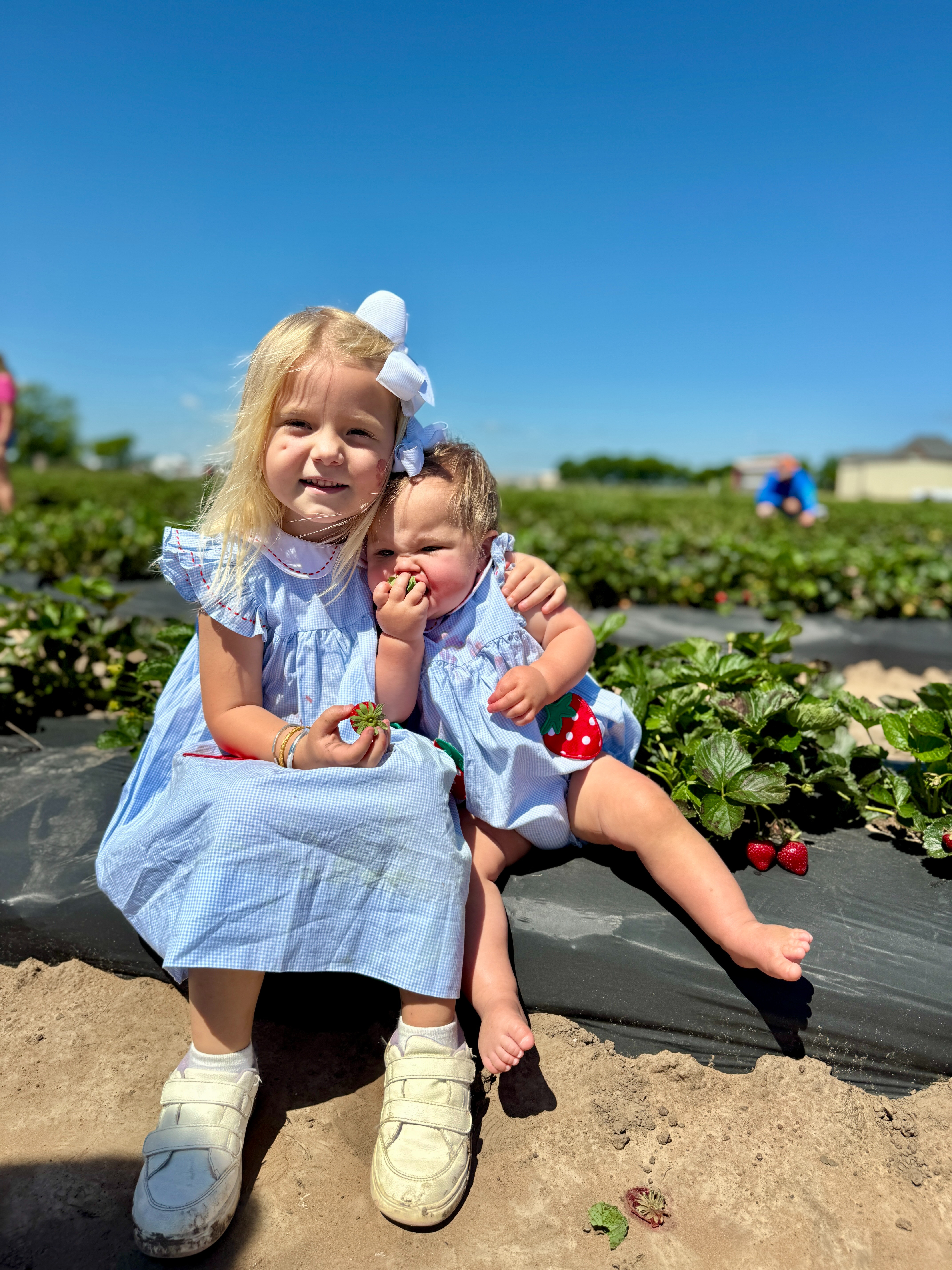 The cutest sisters🍓 

 #LTKBaby #LTKKids