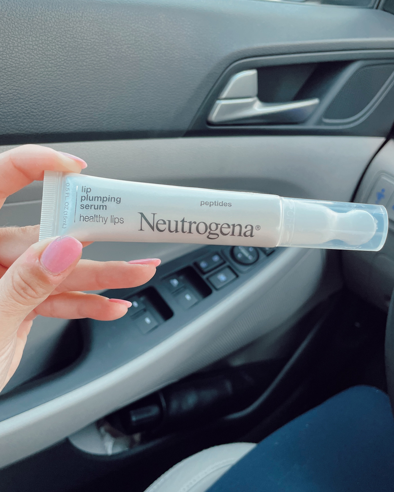 Lip care favorite 🚨 

Lip plumping. Stocking stuffer. Skin care. Neutrogena  