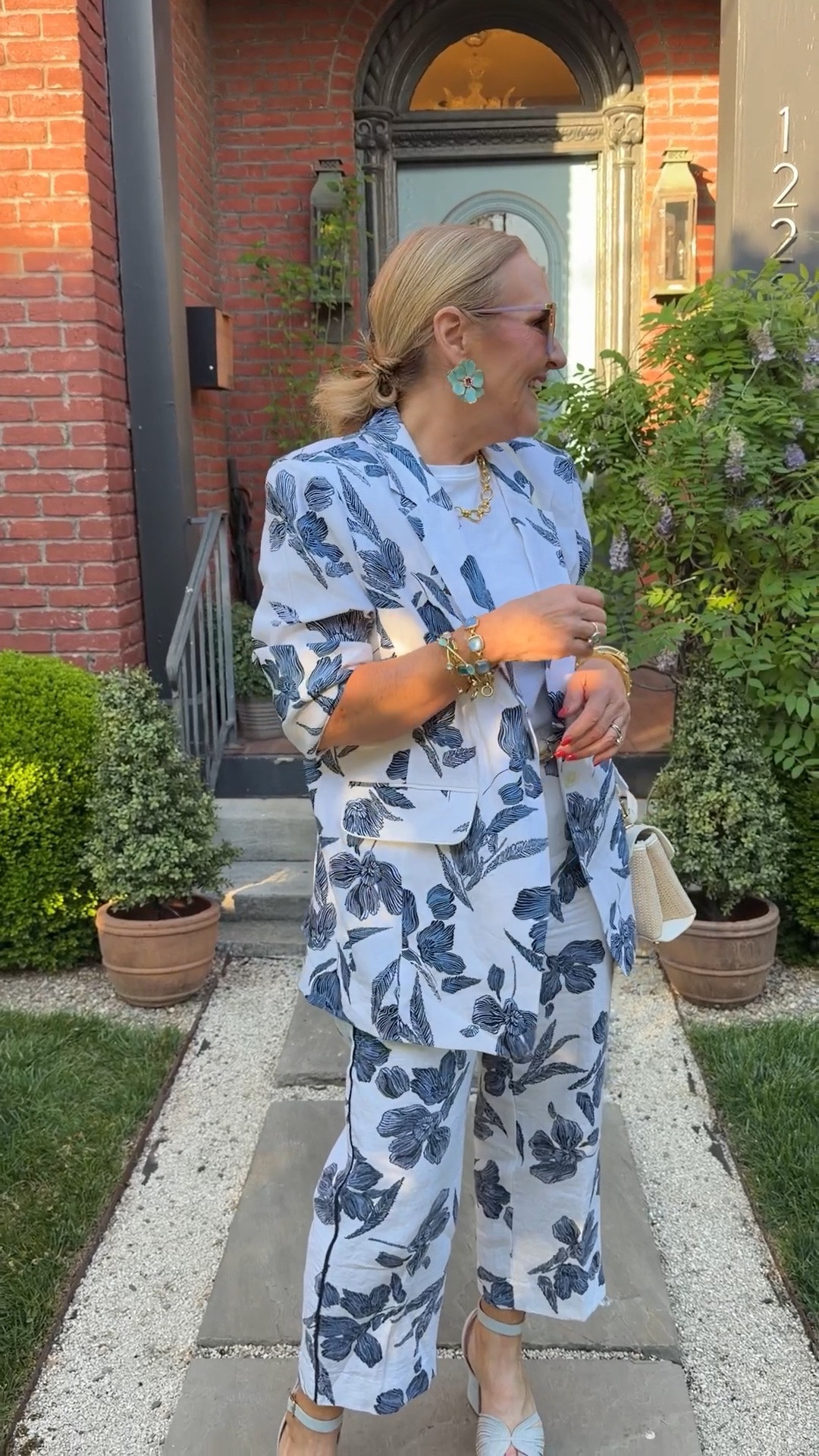 Linen pants and relaxed oversized linen blend  blazer both size 1,0
Julie Vos jewelry and early access sample sale has begun. Must create an account to gain access. Worth it! 

Earrings from anthro. Shoes too.  Statement makers! 

Summer cocktail party summer dinner date

#LTKOver40 #LTKootd #LTKMidsize