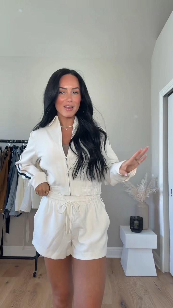     Casual never looked so polished ✨ so obsessed with this outfit 🤍 I will have the details on my LTK!

My sizing 5’7, 145lbs, 32dd
I’m wearing size small tops, size medium shorts 

@Aritzia 