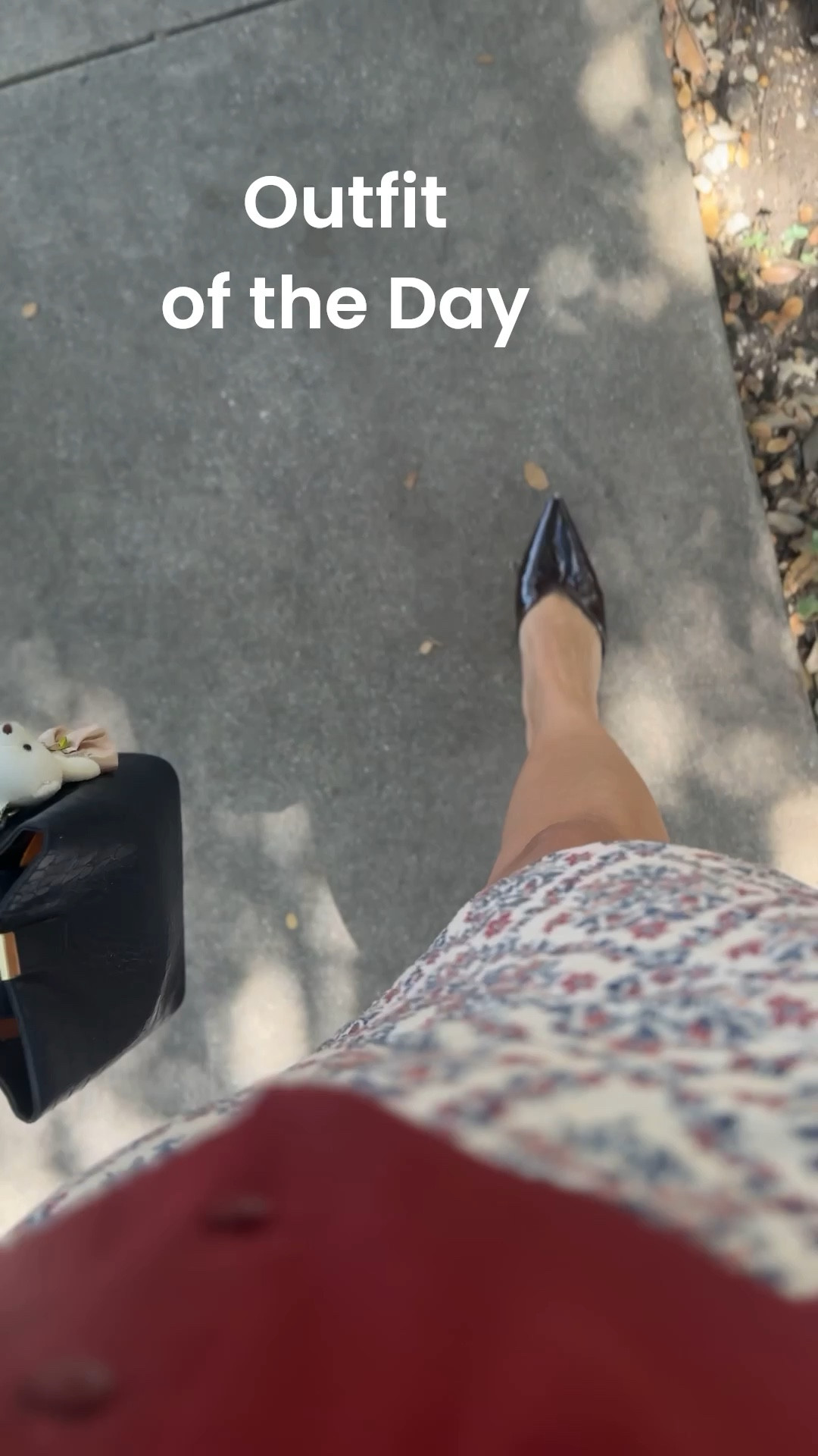 Experimentingwithdecor is wearing a perfect fall outfit. This quilted skirt is so comfortable, paired with a maroon shirt, brown heels and a blue bucket purse. This is a great look for the office or a chic girls brunch! 

#LTKPetite #LTKMidsize #LTKWorkwear