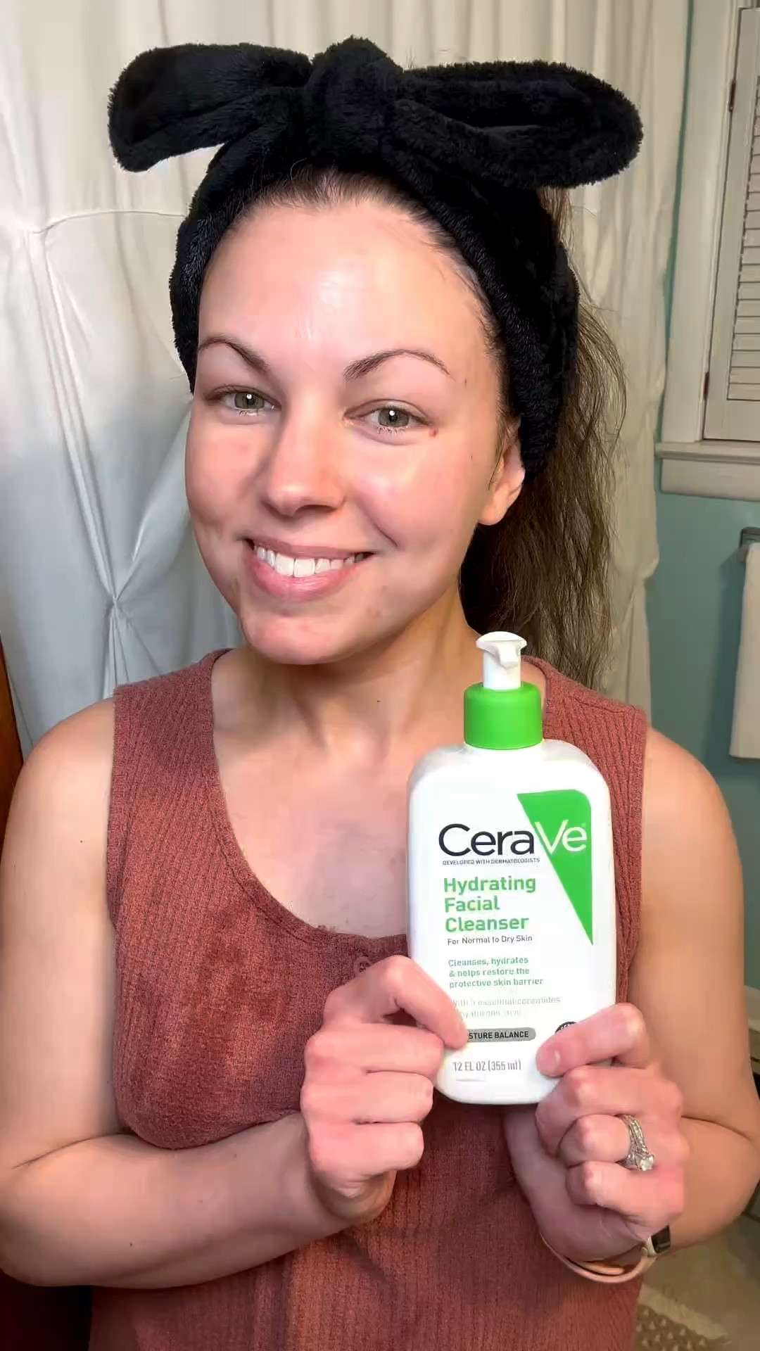 The BEST gentle cleanser for dry and sensitive skin!! 💦

#LTKBeauty #LTKgrwm