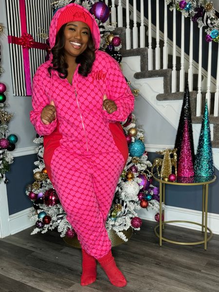 Christmas in Yitty
Wearing: 2X 

#LTKGiftGuide #LTKplussize #LTKHoliday