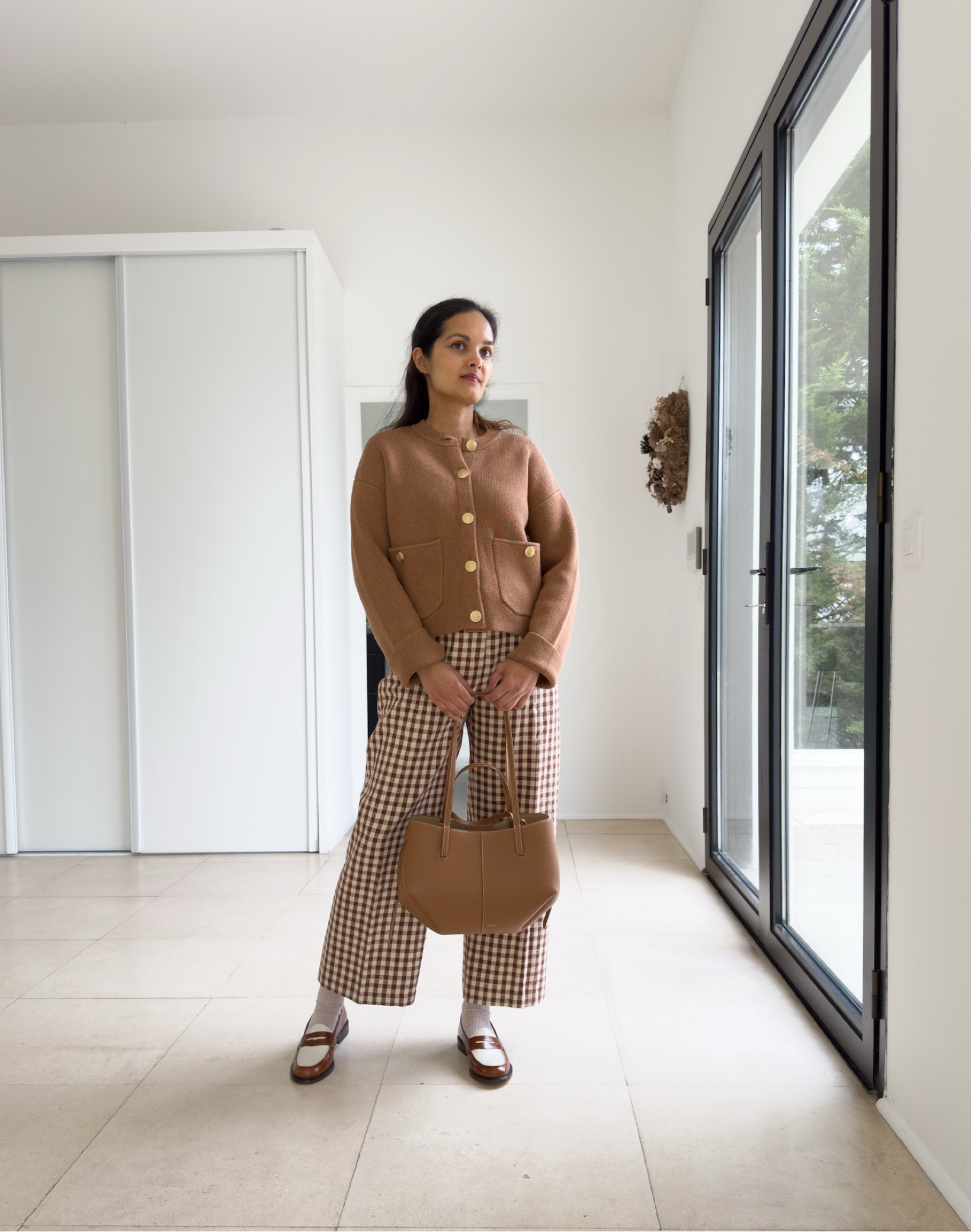 Veste Valerio et pantalon crop Martin Sezane 
Cabas Cyme Polene Paris 
Mocassin Jules et Jenn
Certains liens sont affiliés 

#LTKfrance #LTKeurope