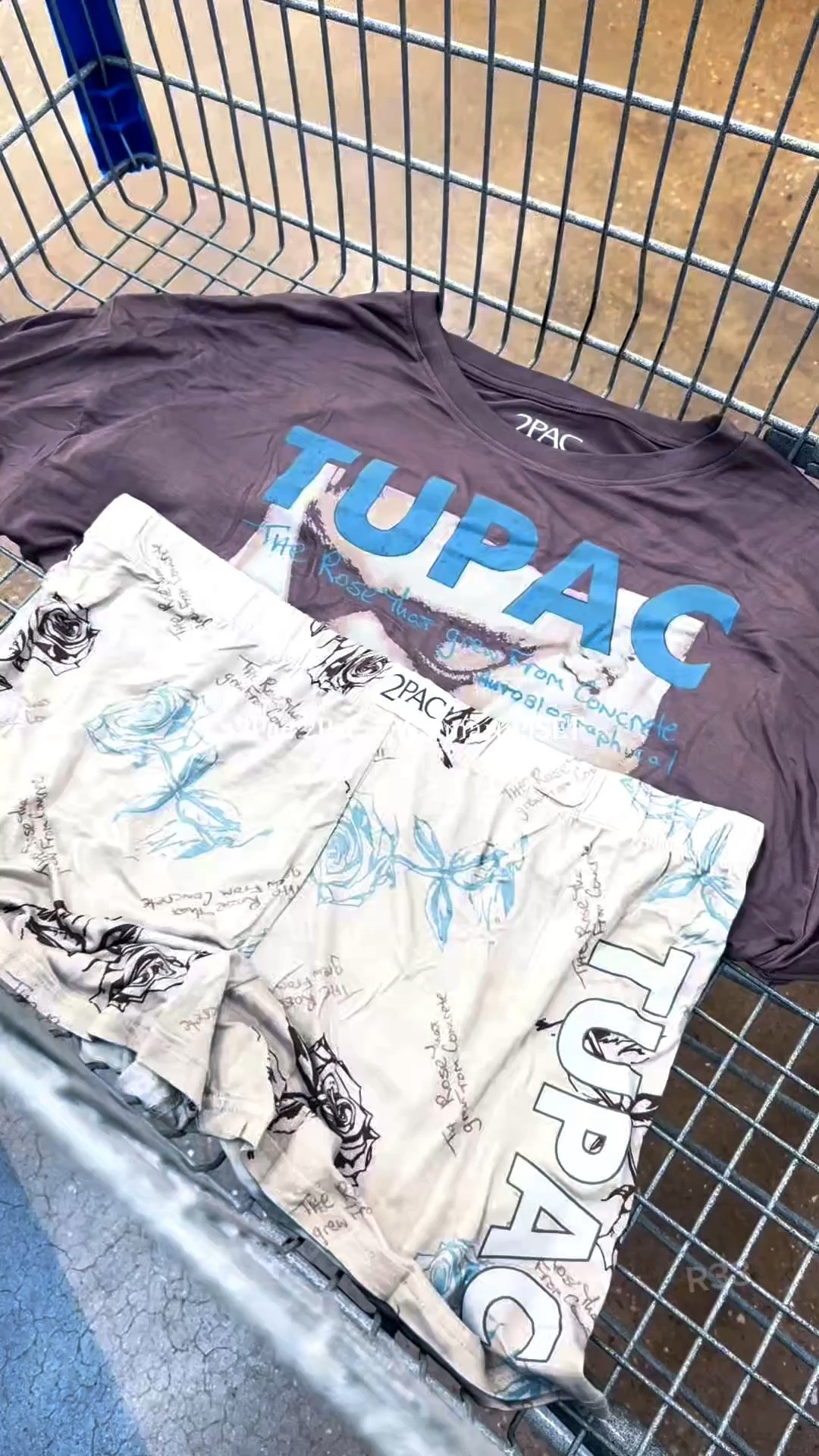 Tupac & Pjs
this set is dope
 #walmart #pjs #pajamaset #tupac #sleepwear