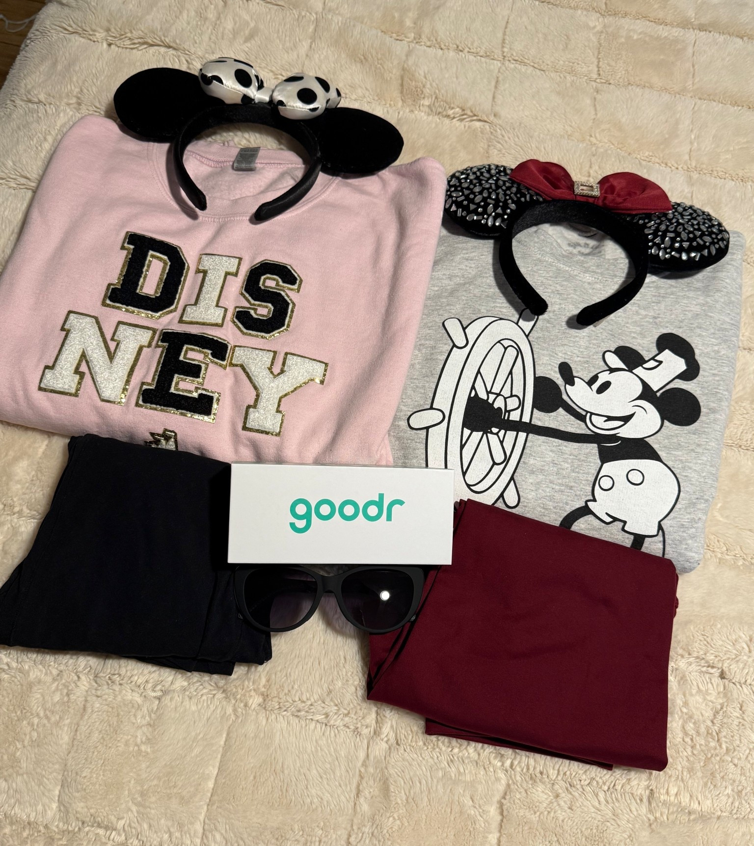 Disney bound this weekend and it is going to be chilly so sweatshirts are needed! I will be rocking my favorite Aerie leggings while we are there too with my Minnie Ears! 

#LTKTravel #LTKootd #LTKgrwm