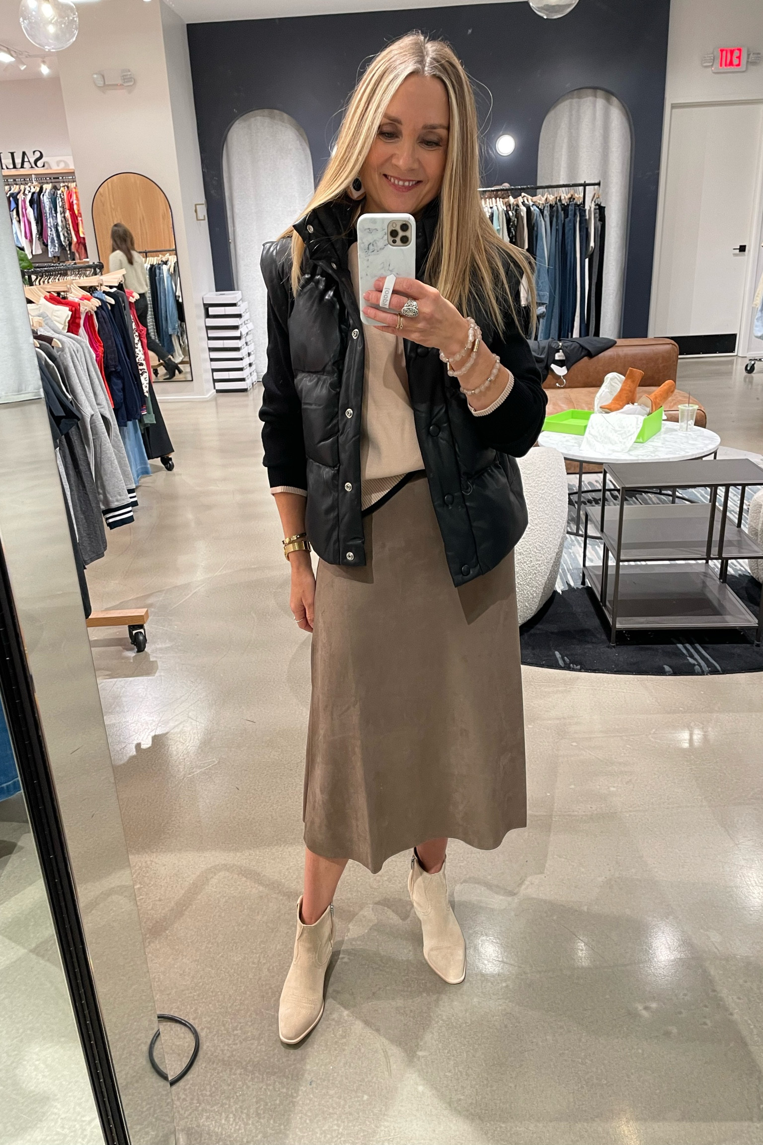 Evereve Fall new arrivals! Love this outfit with a faux leather vest and midi skirt!

Evereve, midi skirt, faux leather vest, Western booties, workwear 

#LTKSeasonal #LTKunder50 #LTKstyletip