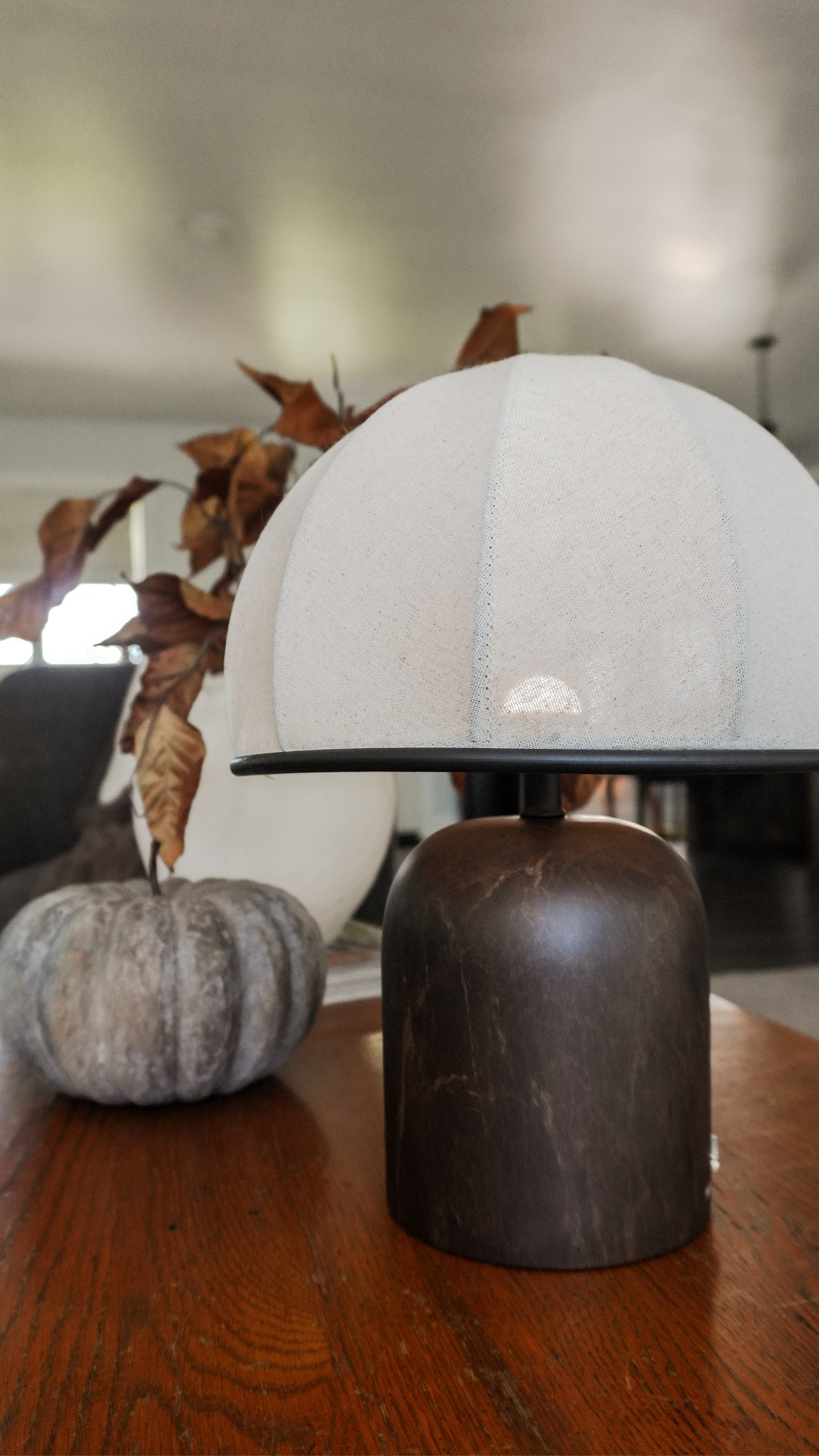 Rechargeable table lamp 


•home decor •neutral decor •organic modern home •moody decor •table lamp •rechargeable table lamp

#LTKHome #LTKSeasonal