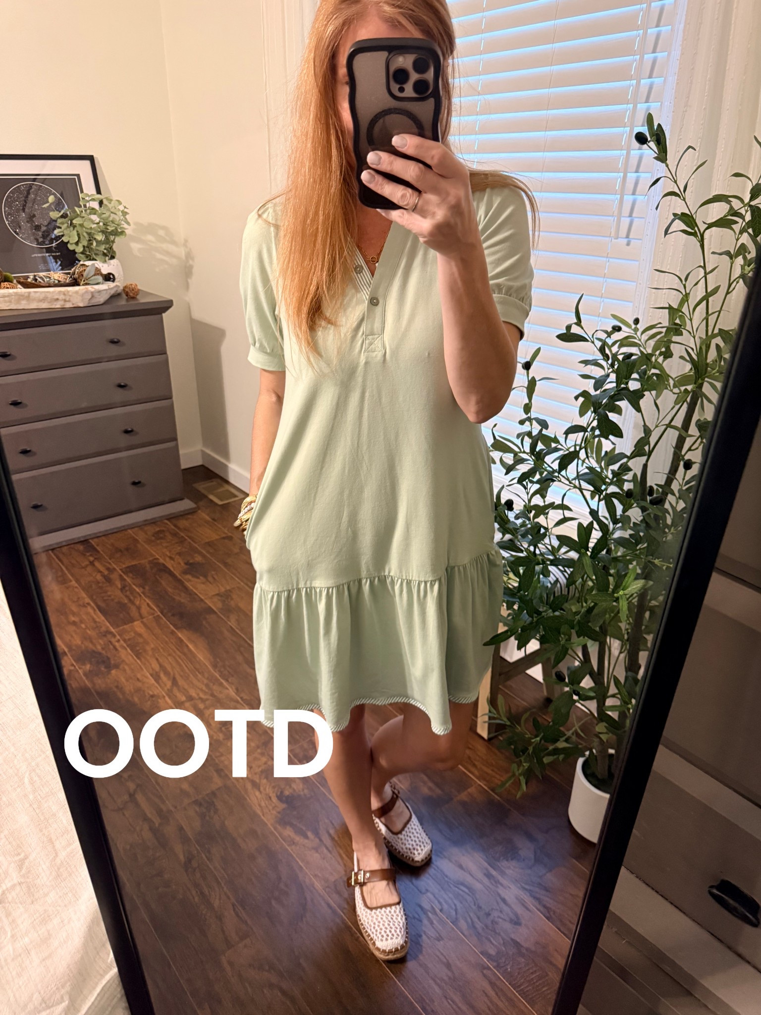 Spring is calling and this little green dress answered. 🌿
Lightweight, comfortable, and easy to throw on for busy days when you still want to feel put together. The collar and sleeve details give it just enough structure, and yes… it has pockets (which always wins in my book).
This shade of green makes it perfect for spring days and St. Patrick’s Day, and I paired it with my favorite woven shoes that instantly pull the whole look together. Simple pieces, but they make a big impact.
Easy mom style that actually works. 💚
#busymomlifeof4 #midlifefashion #springoutfitideas #stpatricksdaystyle #momstyle