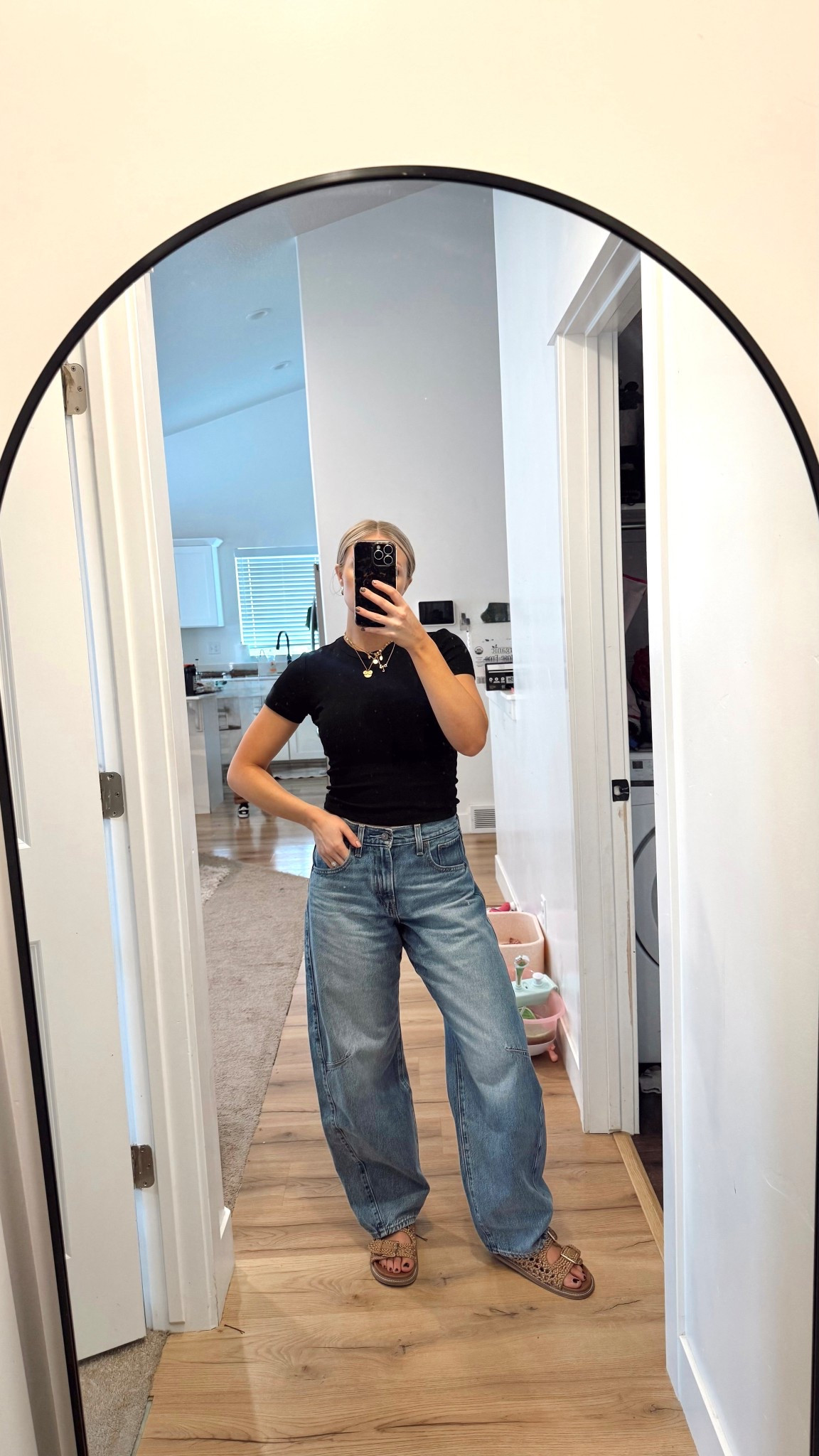 Barrel jeans🤟🏼
I went one size up so they weren’t so high rise.

Levis
Barreljean
Levibarrel
Amazon
Loosejeans

#LTKootd #LTKmomlife #LTKdayinmylife