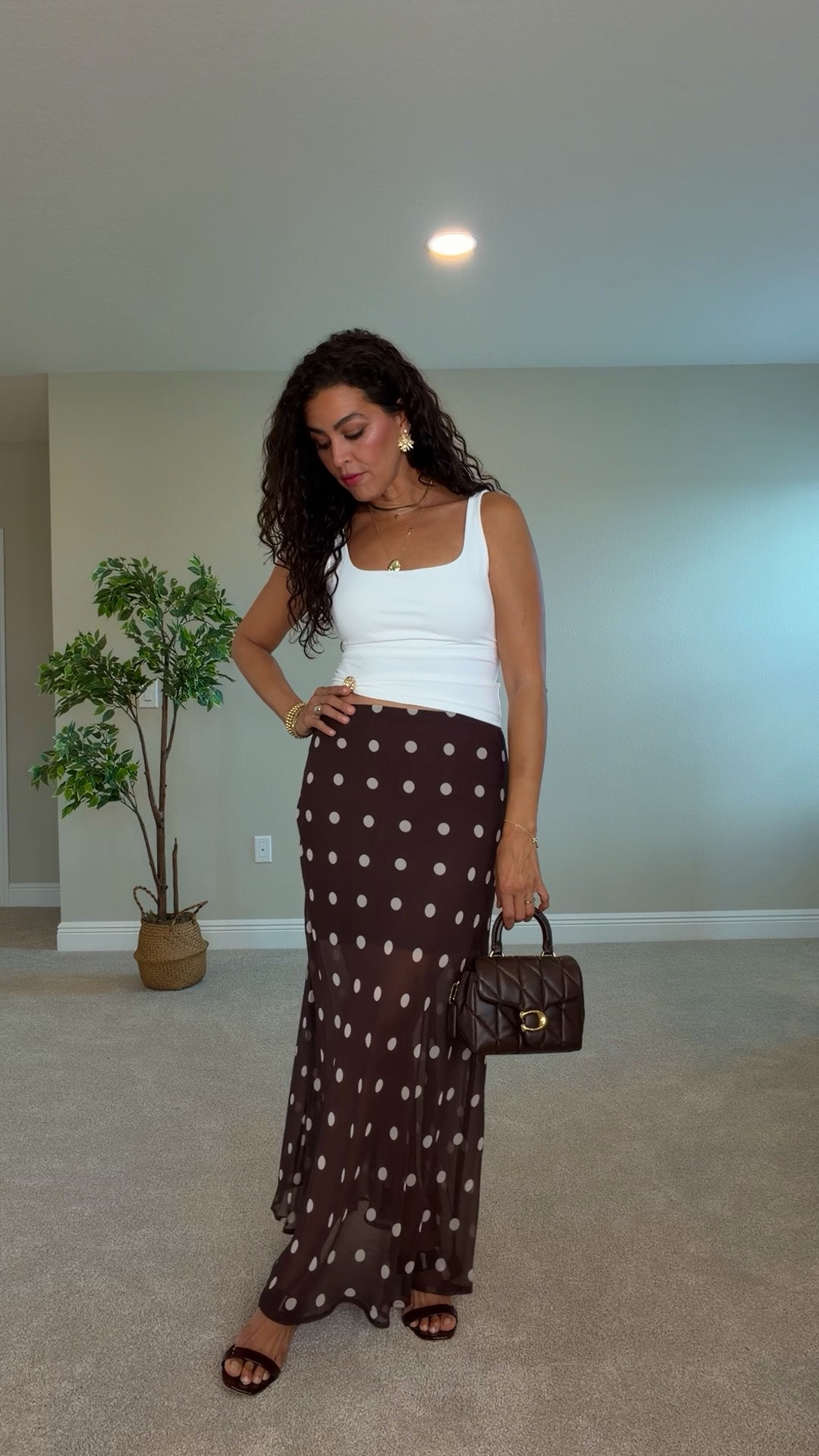 35% off code DORANELLYS35 through 7/31. I’m 5’7”, 130 pounds. Size M in button down and skirt. Size 6 in shorts.
Size S in top and dress.
@VICI @lagence @SOJOS VISION @coach

#LTKootd #LTKvlog #LTKSeasonal