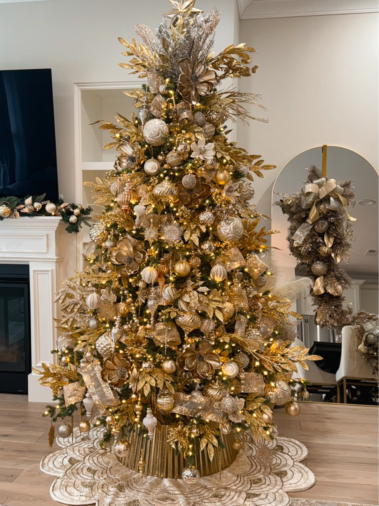 Posting more of the tree soon! So many things are sold out or not linkable 😩