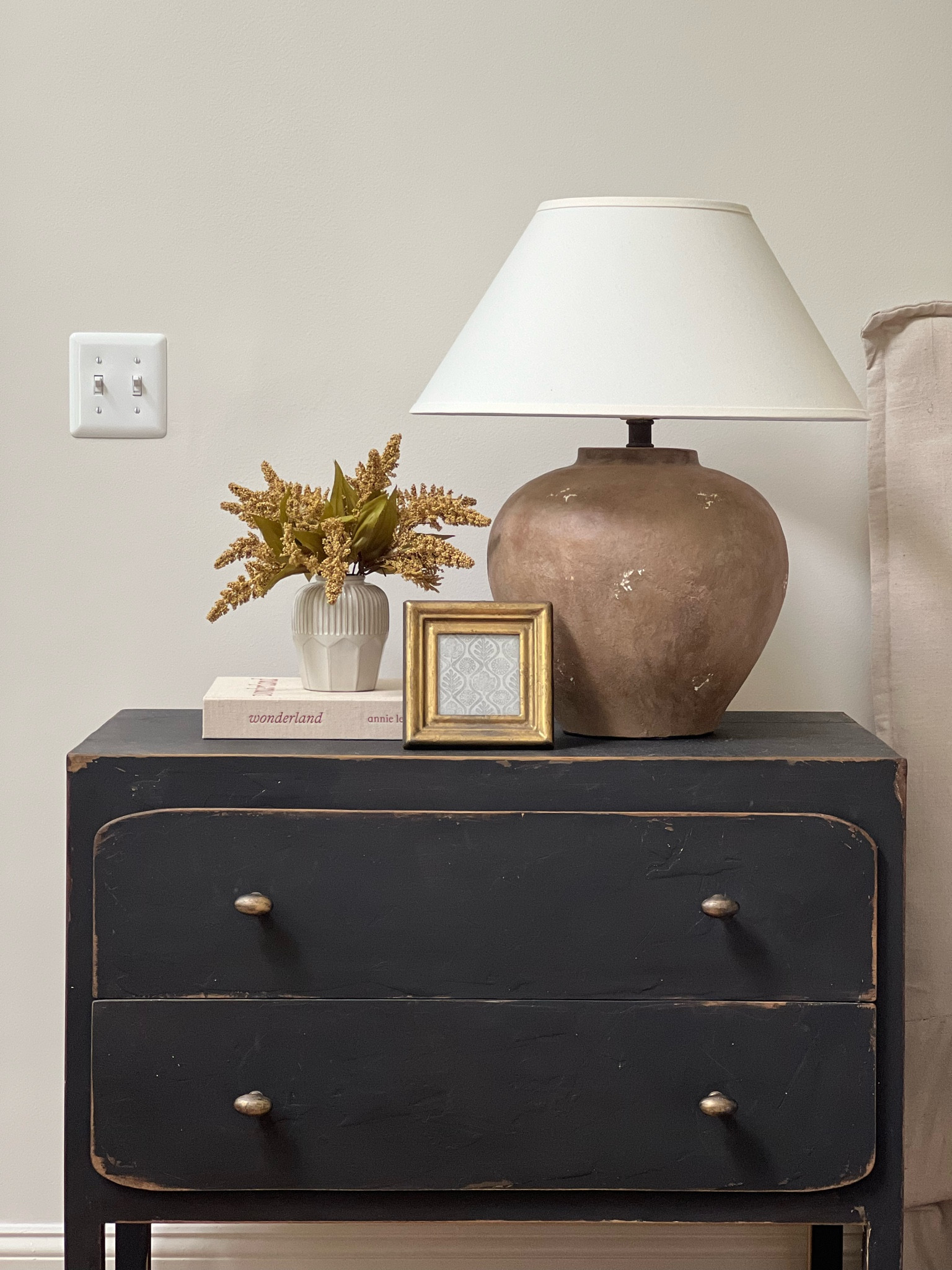 Nightstand styling for fall but really anytime of the year 😉

This lamp is an investment piece and if I’ve learned one thing it is to splurge on lighting. It makes a huge difference in the achieving the look you’re going for.

Wayfair home, Troy lighting, Calabria lamp
McGee, shoppe amber interiors,
Brass frame

#LTKStyleTip #LTKSaleAlert #LTKHome