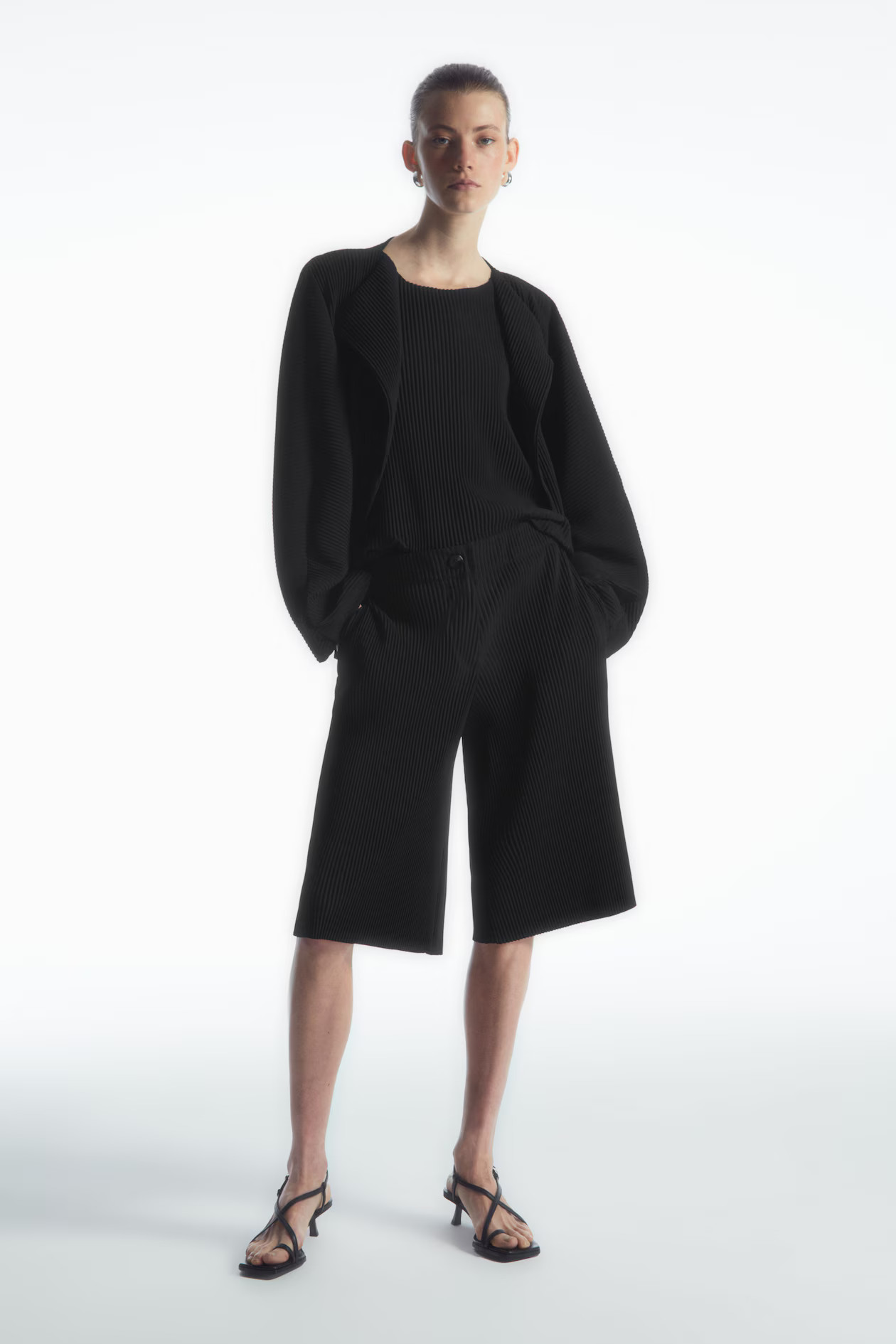 PLEATED BERMUDA SHORTS - BLACK | COS UK