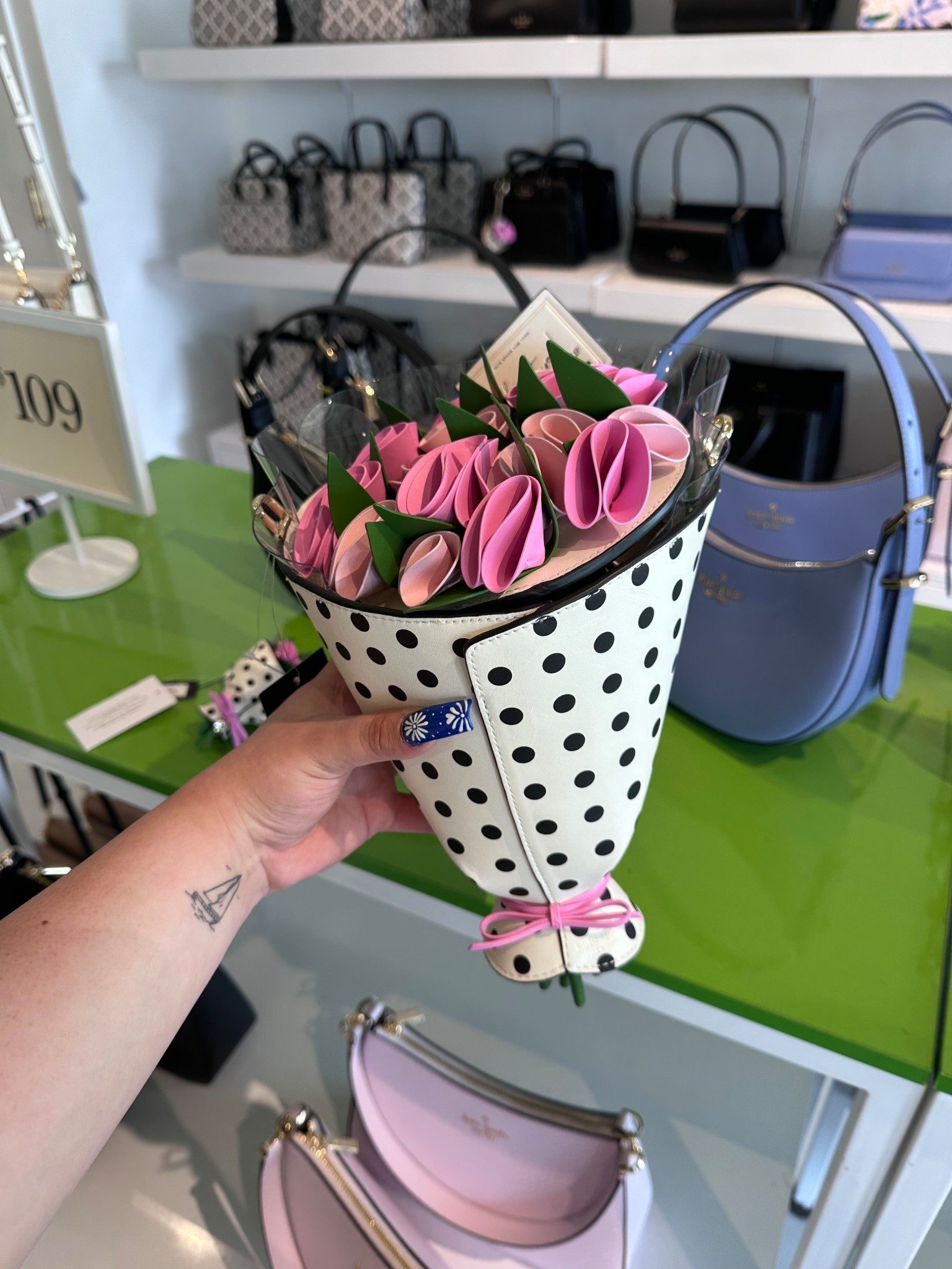 The CUTEST flower bouquet crossbody 💐 

#LTKStyleTip #LTKHome #LTKSeasonal