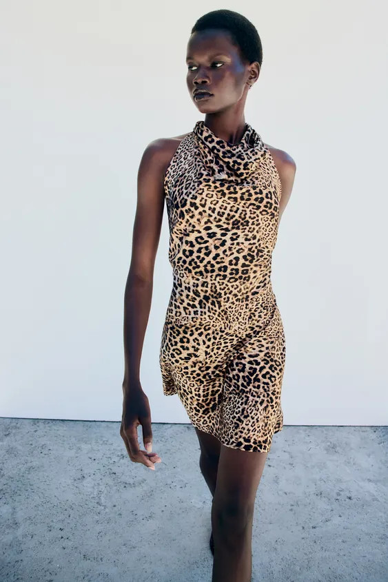 Short halter neck dress. Open back with spaghetti straps and gold-toned ring details. | Zara US