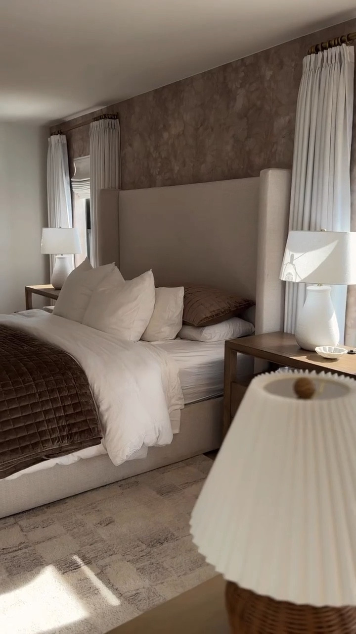 The coziest Amazon bedroom finds ☁️ Shop the complete look for your own sanctuary.

#LTKhome #amazonfinds #bedroomdecor #bedroominspo #cozyhome #amazonhome #bedding #organicmodern

#LTKSeasonal #LTKHome #LTKHoliday