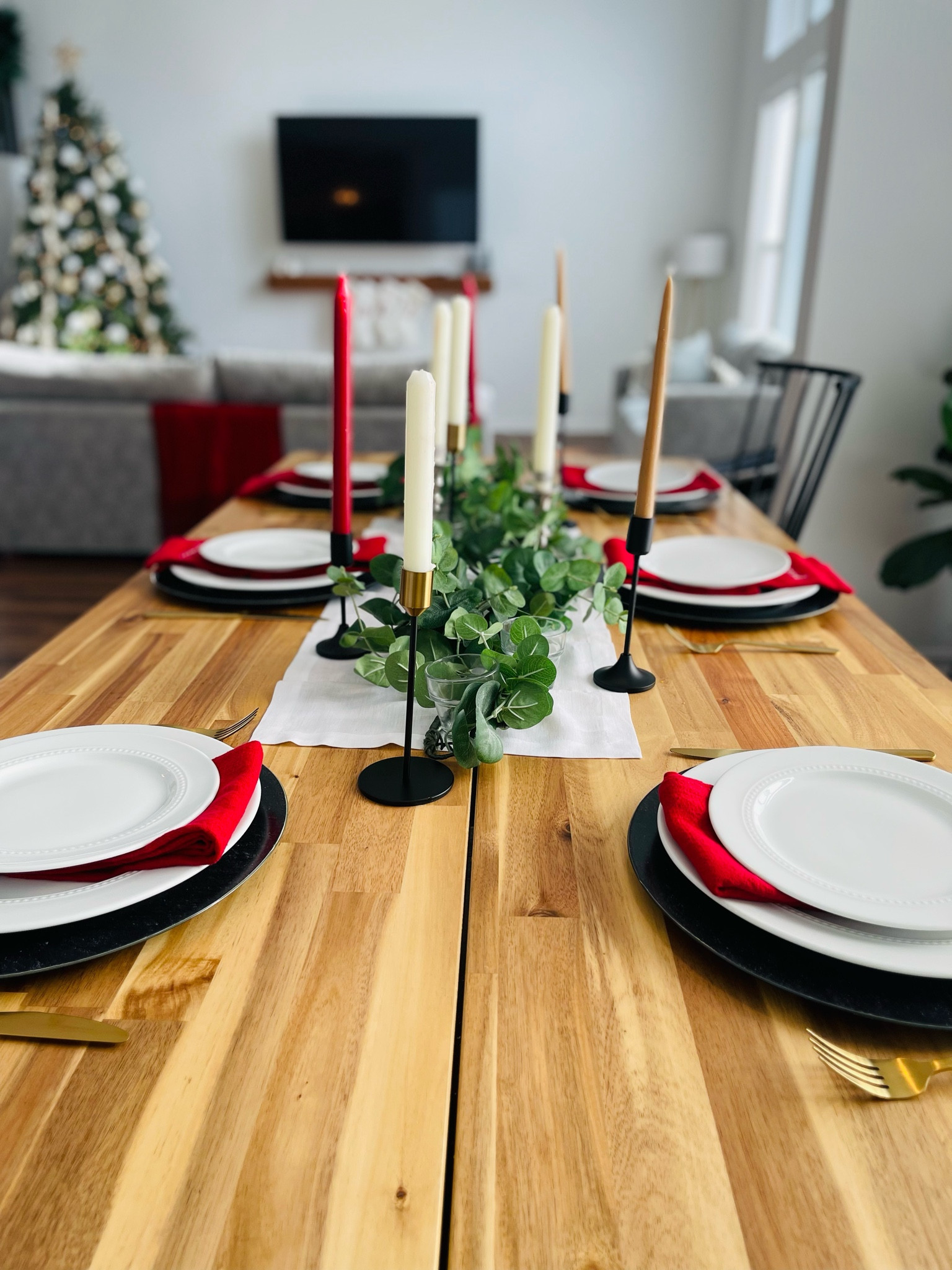 Last min holiday tablescape ideas!

#christmastablescape

#LTKhome #LTKSeasonal #LTKHoliday